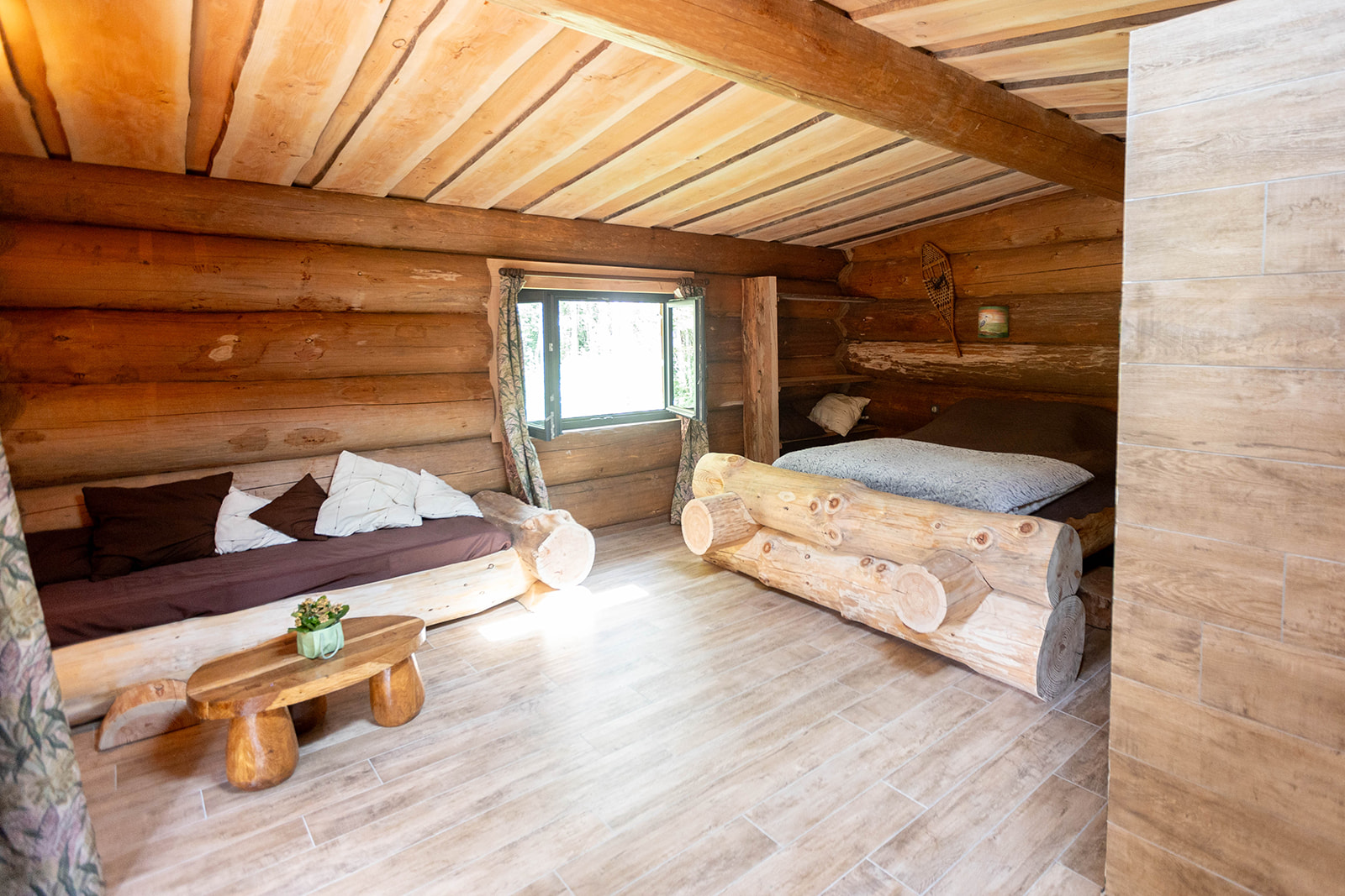 La Fuste & Spa : une cabane de trappeur au cœur de la nature à Echouboulains — cuisine
