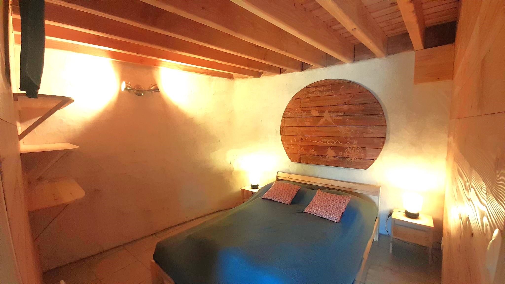 Échappez-vous dans une maison de hobbit au bord d'un lac à Condat-En-Combraille — chambre