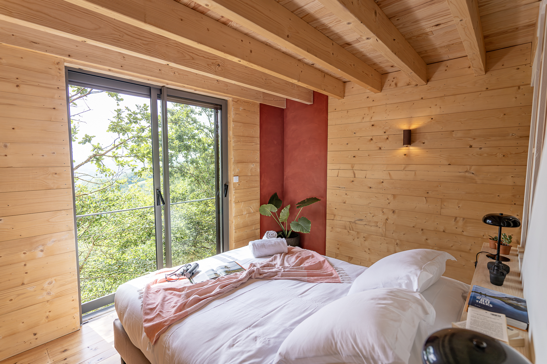 La Palombière 3 : cabane sur pilotis avec spa en Aquitaine à Laparade — environnement naturel