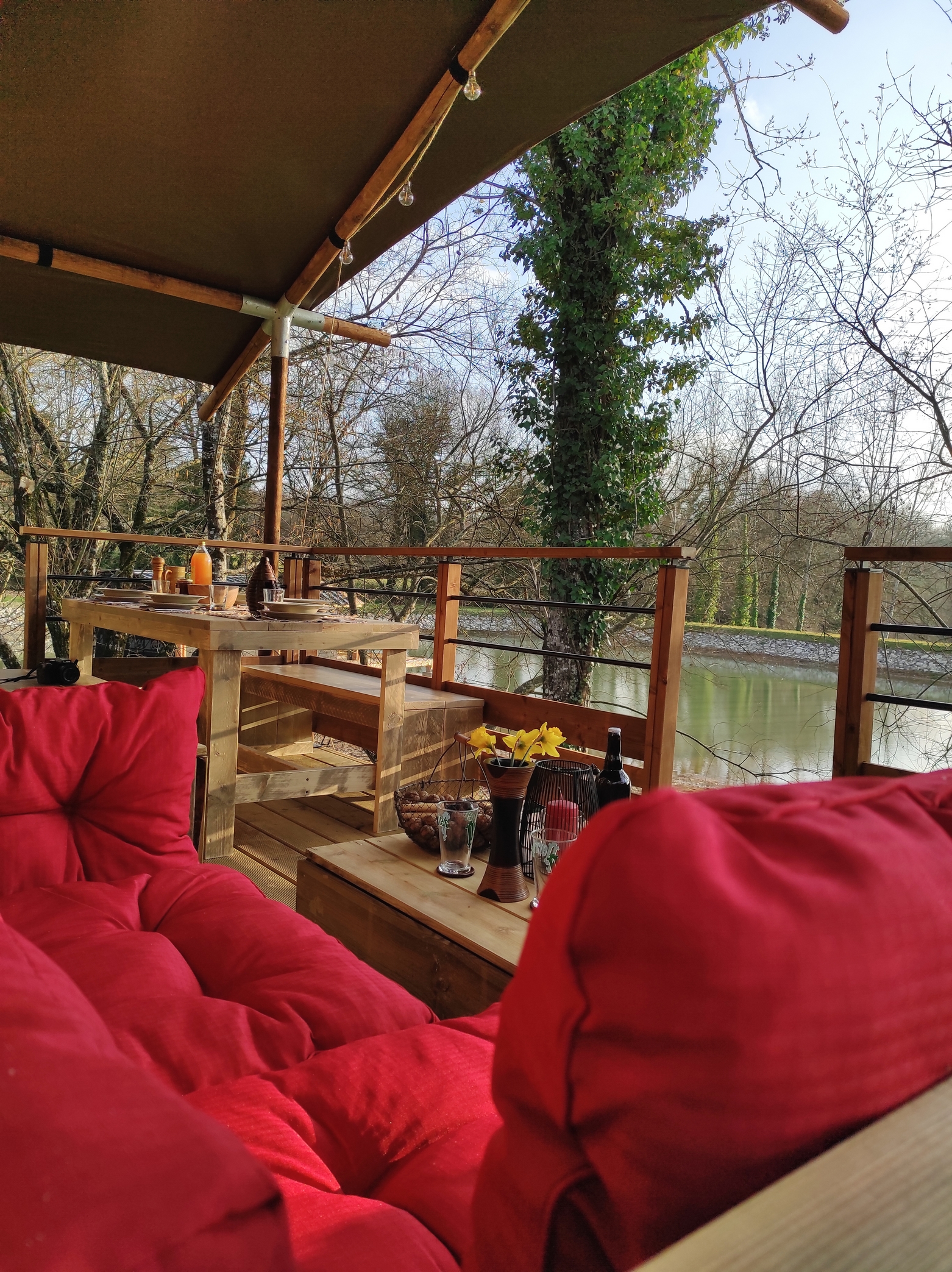 Toile du Berger : une expérience immersive en pleine nature à Saint Germain Les Vergnes — détail architectural