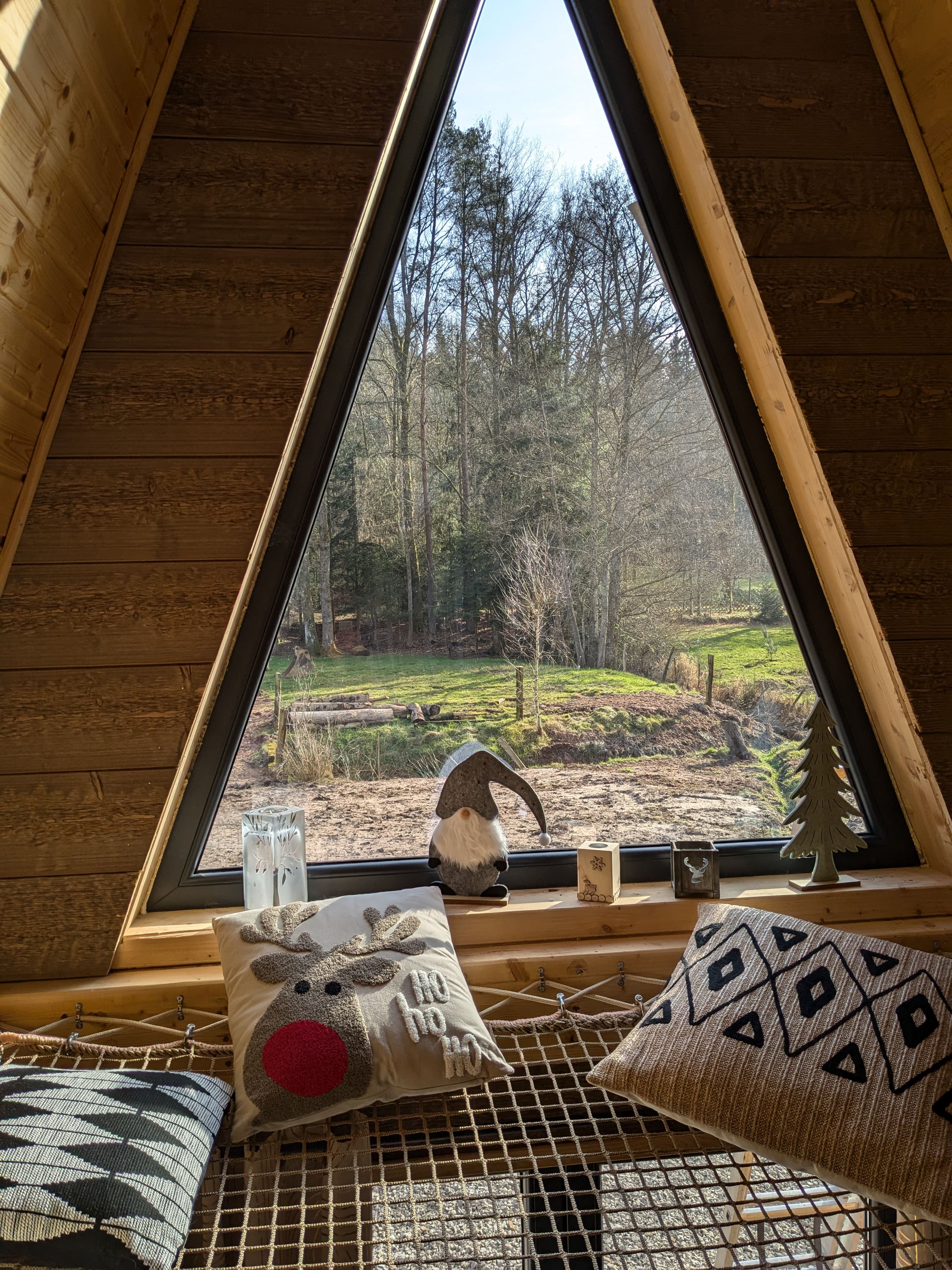 Le petit sabotier — Cabane avec vue sur la forêt en Moselle à Metz — chambre