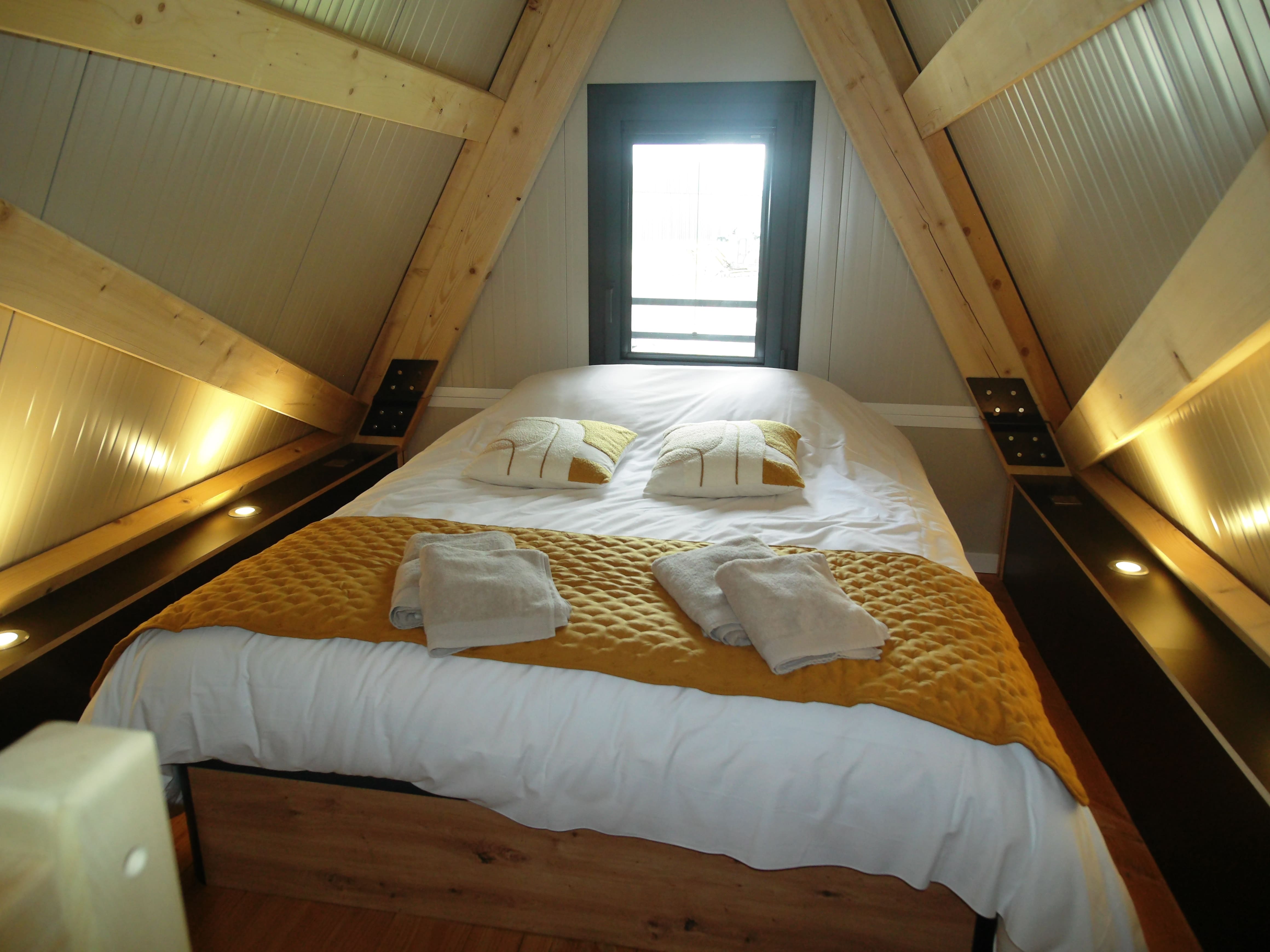 Le Tipi Nelly : un chalet enchanteur en Champagne-Ardenne à Blancs Coteaux — vue intérieure