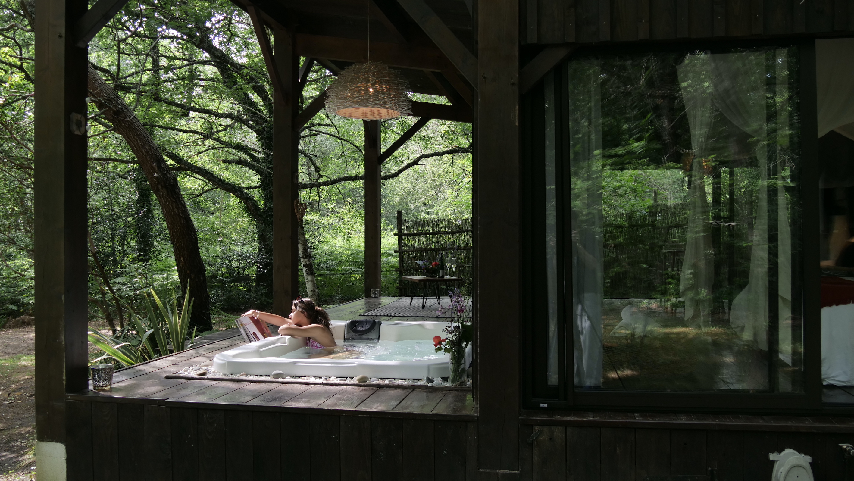 Le Lodge et son Spa : une cabane immersive en Aquitaine à Origne — cuisine