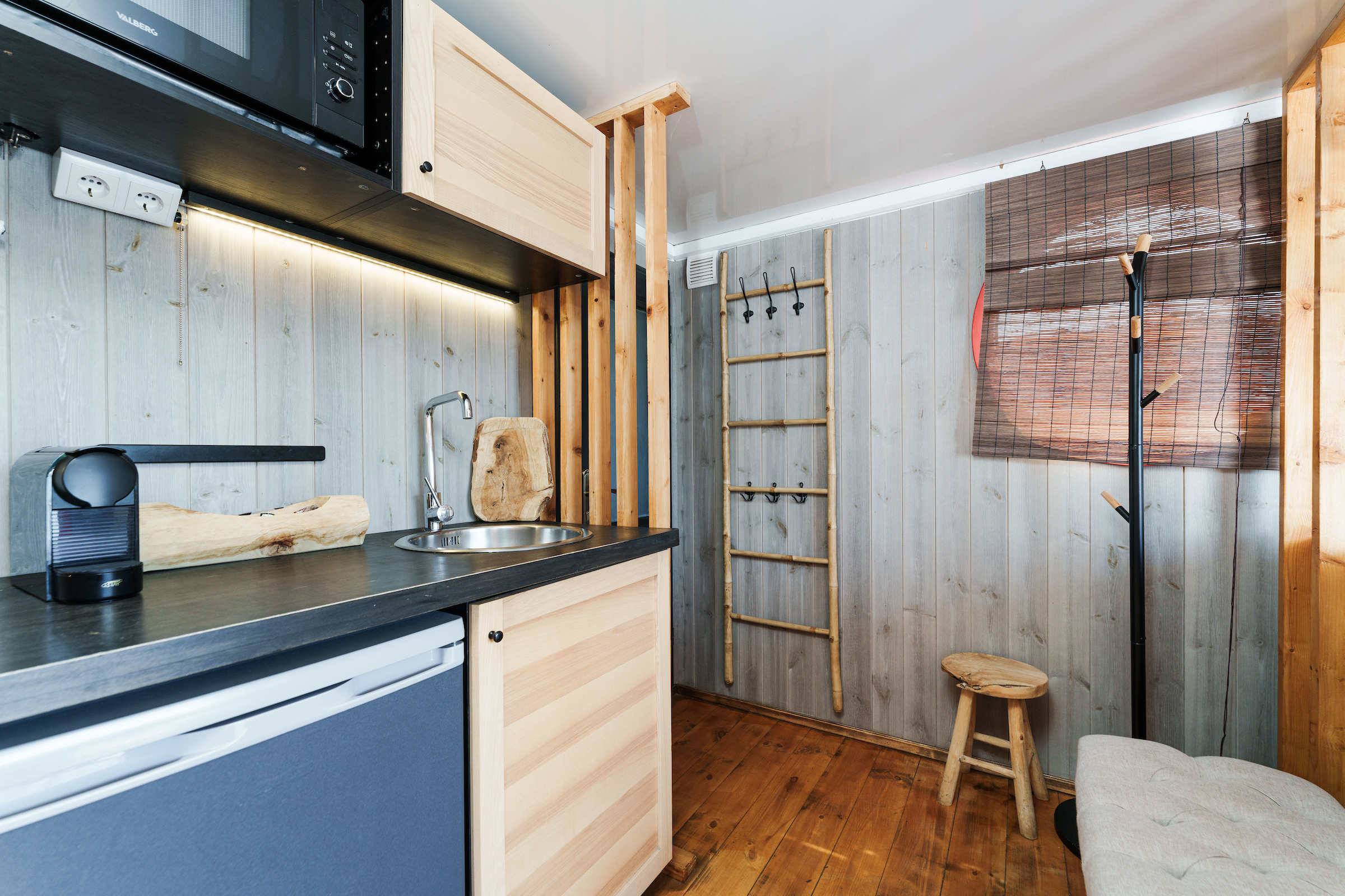 Suite flottante Lit Queen-size — Péniche avec sauna à Yvelines à Guernes — environnement naturel
