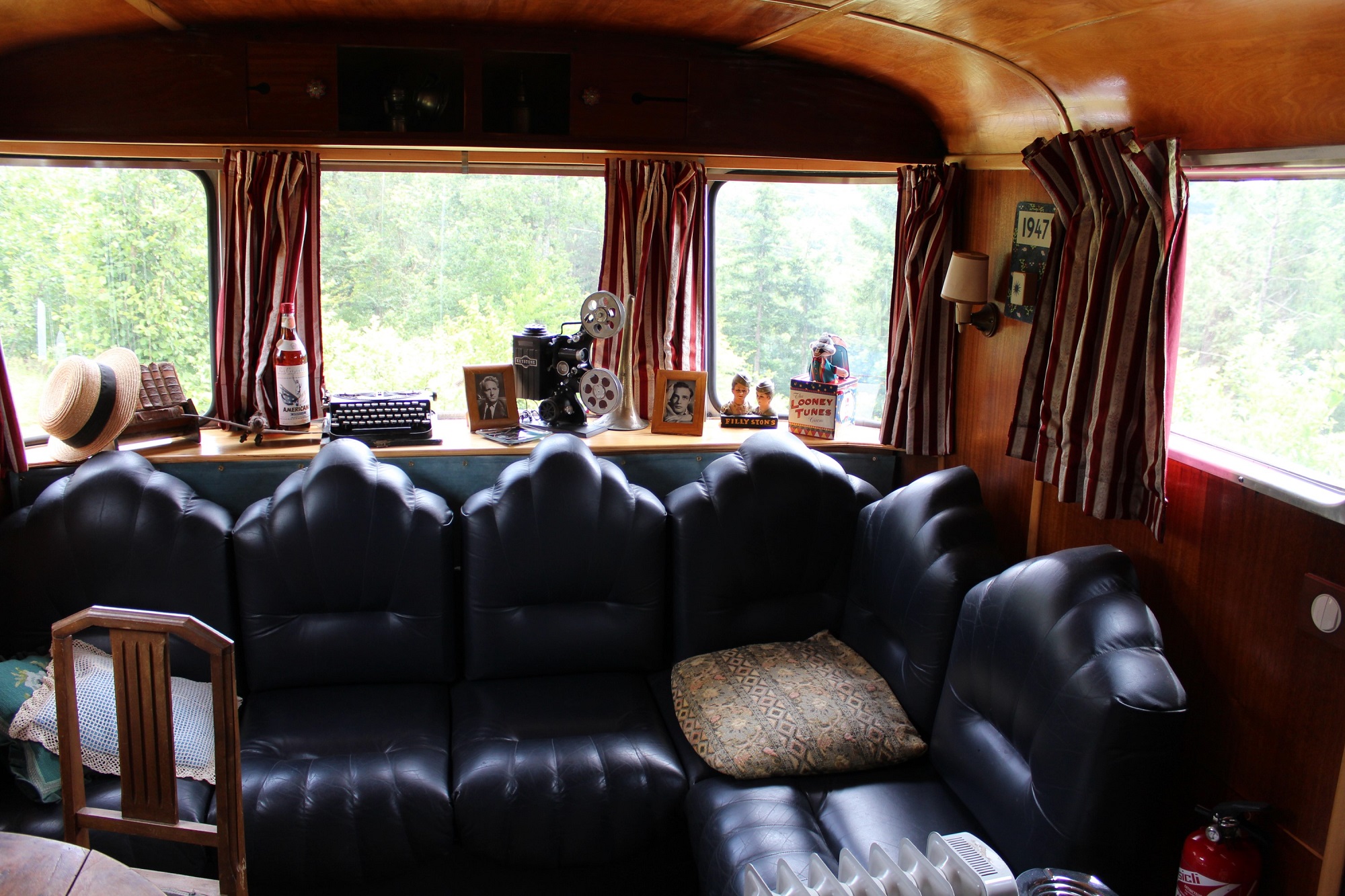 SPARTAN, 1947 — Caravane avec spa à BelRepayre en Ariège à Manses — chambre