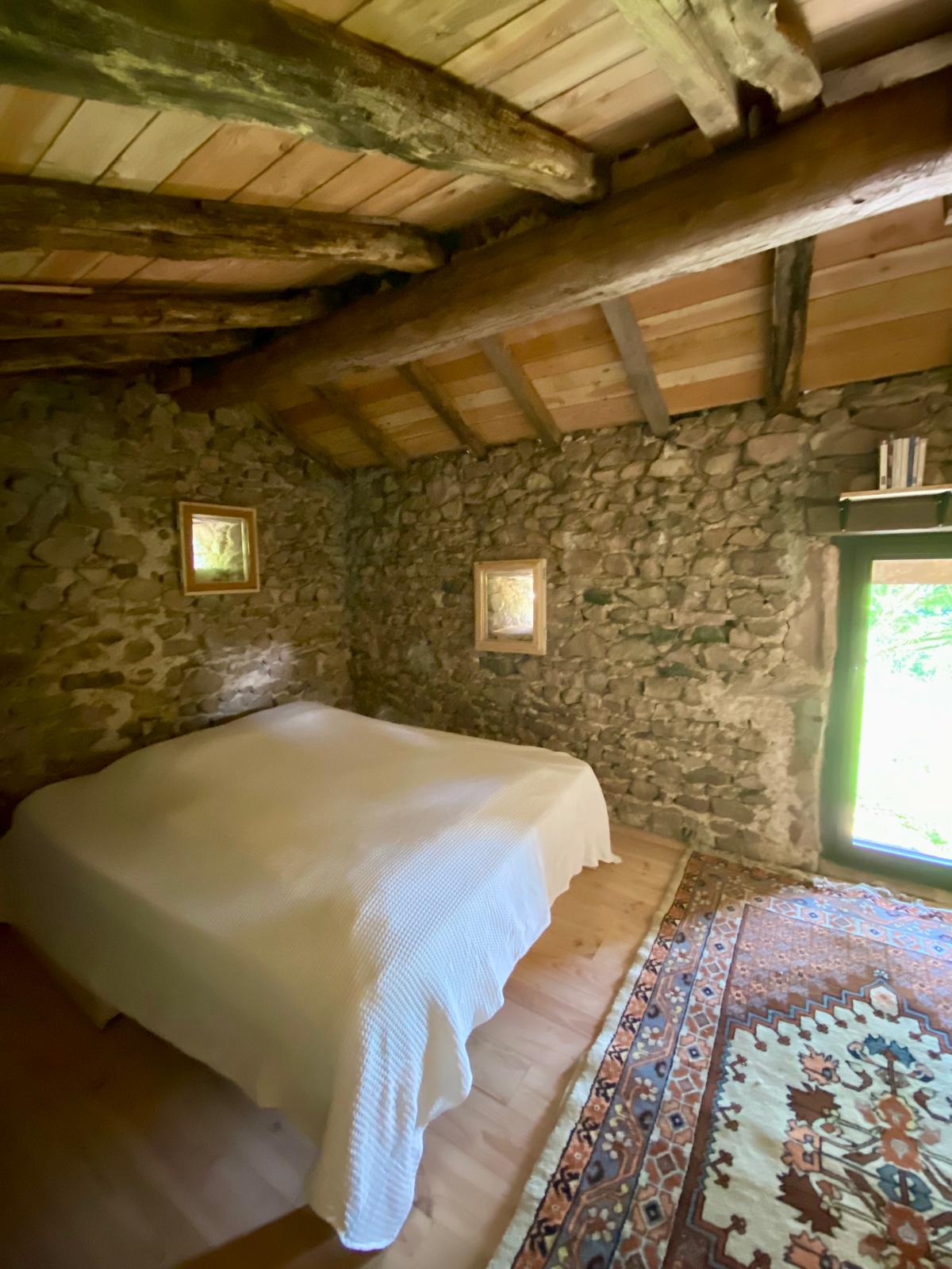 Cabane autonome dans les bois — Séjour nature à Saône-et-Loire à La Chapelle-du-Mont-de-France — environnement naturel