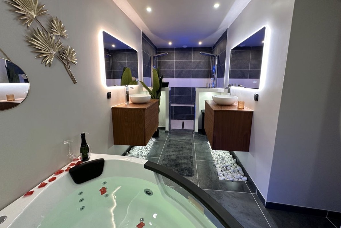 L'envol — Maison insolite avec spa à Cherbourg (Manche) à Cherbourg-en-Cotentin — salle de bain