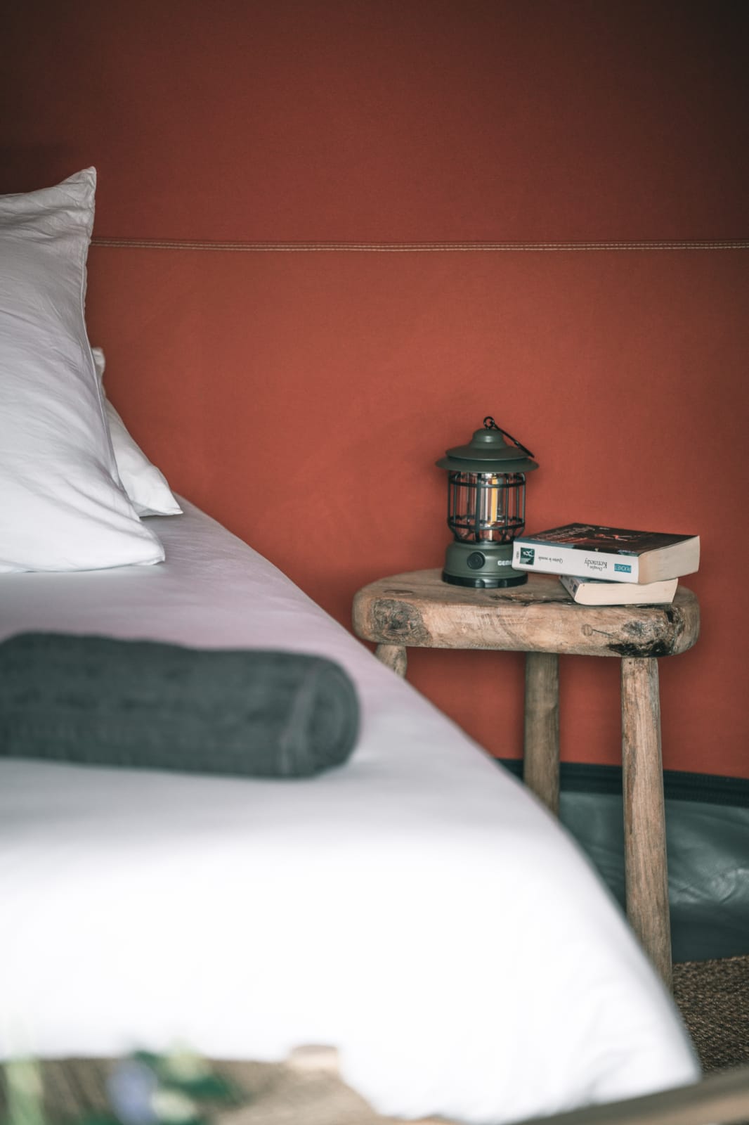 Évasion sous les étoiles : Tente lodge aux Toiles du Cassis à Plassac-Rouffiac — chambre