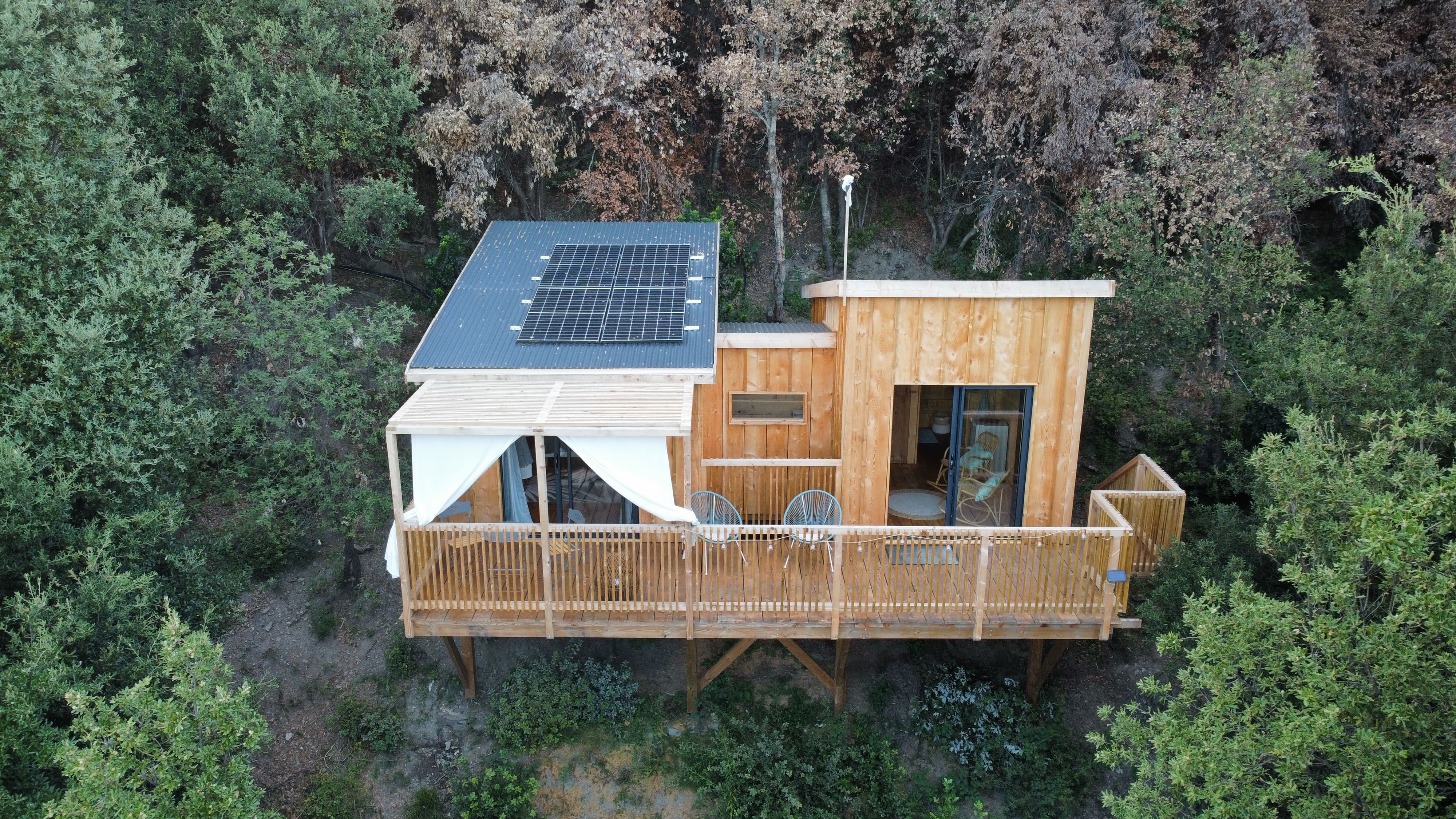 Cabane Surghjente : une échappée belle en Corse à Poggio-Marinaccio — vue intérieure