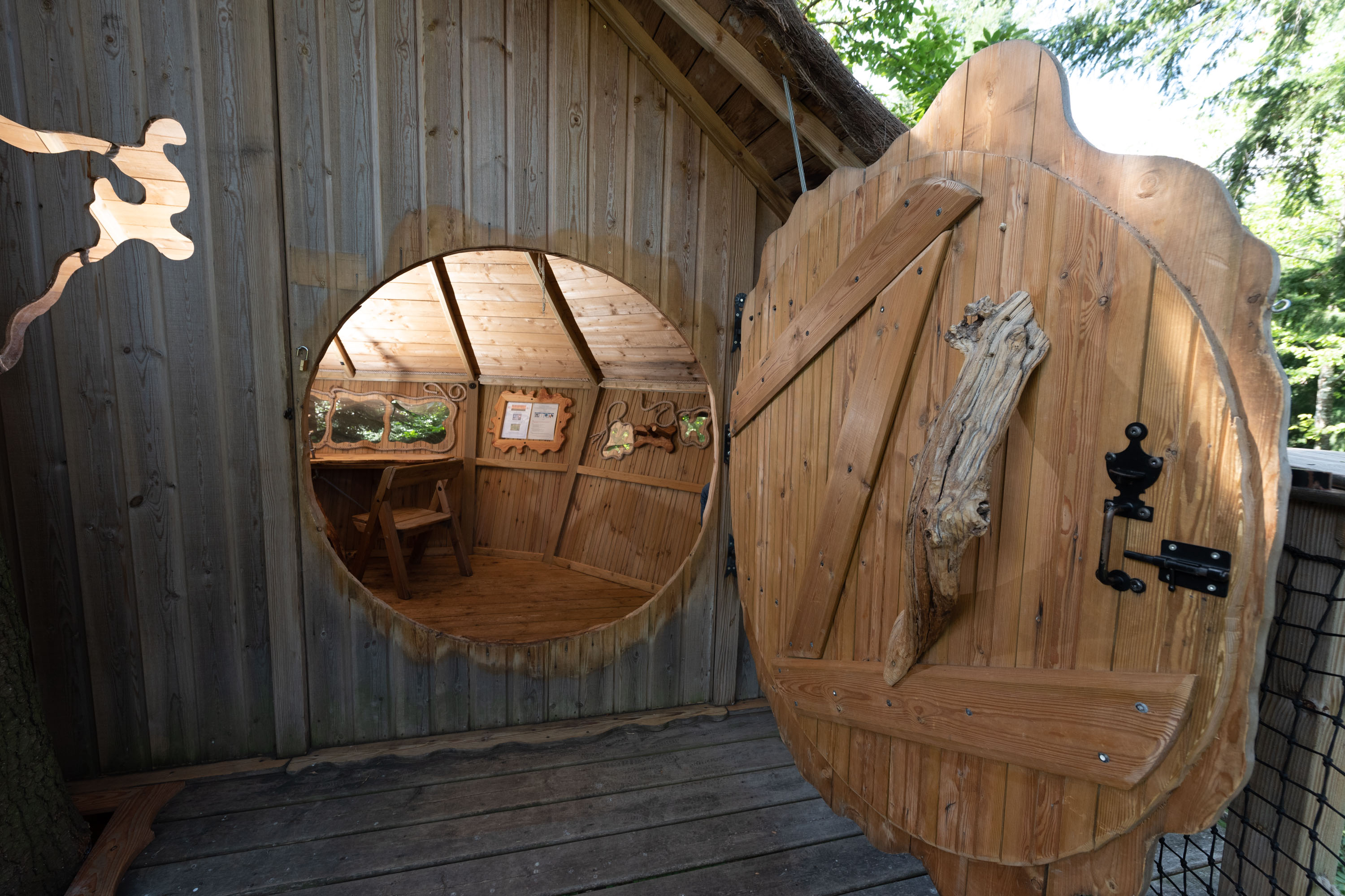 Cabane Ecureuil : une immersion dans les arbres en Rhône-Alpes à Saint-Julien-Labrousse — chambre