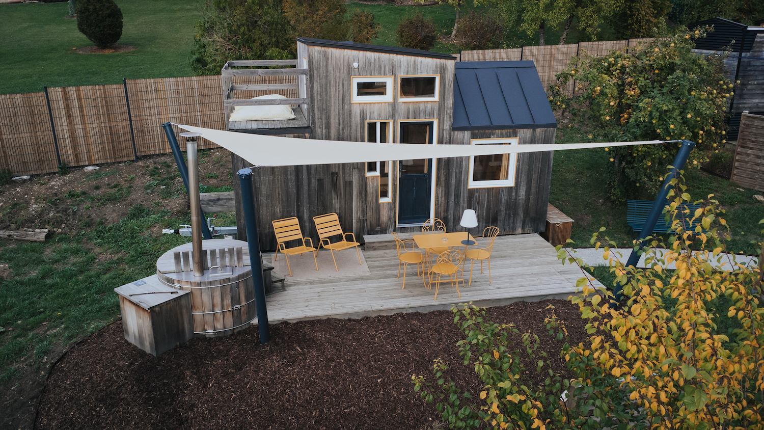 Cabotte Jaune & Spa — Tiny House avec terrasse à Saône-et-Loire