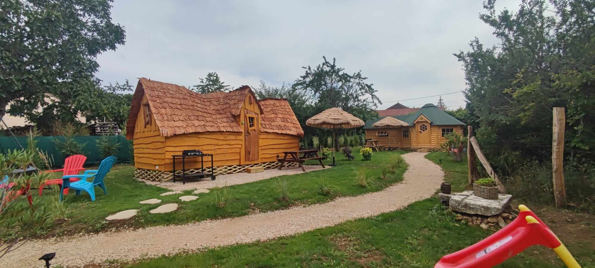 Séjournez dans une cabane Kota finlandaise au cœur de la Bourgogne à Laives — environnement naturel