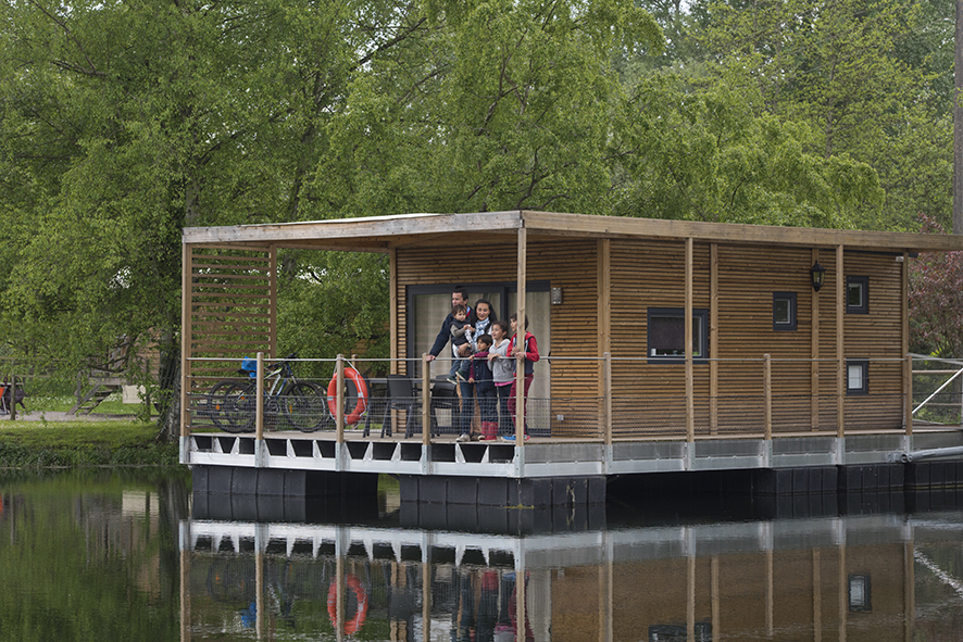 Maison sur l'eau — Hébergement insolite avec spa à Somme à Beauchamps — vue intérieure