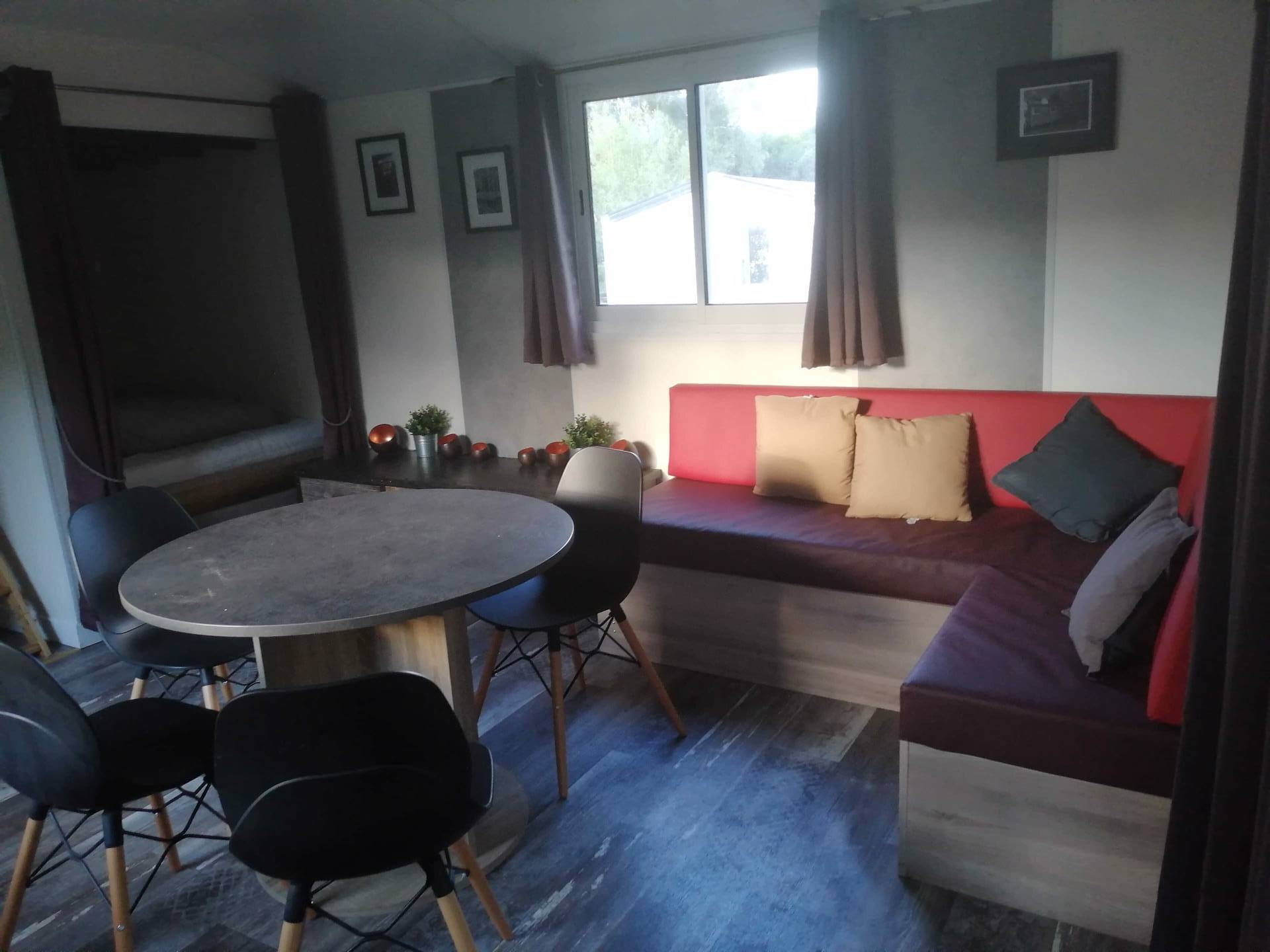 Château Mobile & Spa — Hébergement insolite avec jacuzzi à Oise à Clermont — salle de bain