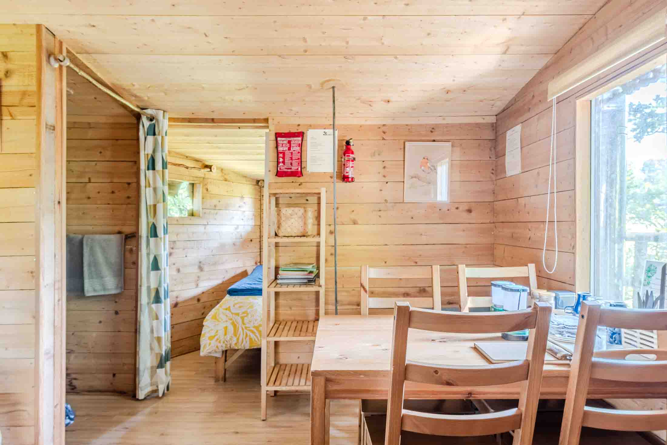 Cabane Rouge Gorge — Nuit perchée à 8m dans un chêne en Calvados à Valambray — environnement naturel