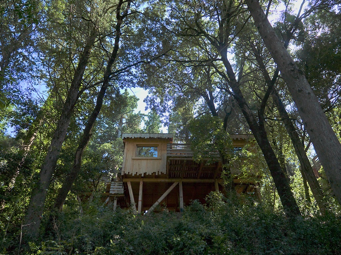 Cabane Tribu : une expérience suspendue en Languedoc-Roussillon à Villalier — vue intérieure