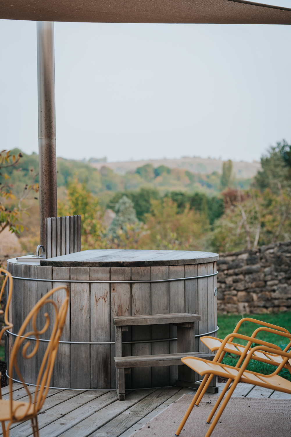 Cabotte Jaune & Spa — Tiny House avec terrasse à Saône-et-Loire à Genouilly — détail architectural