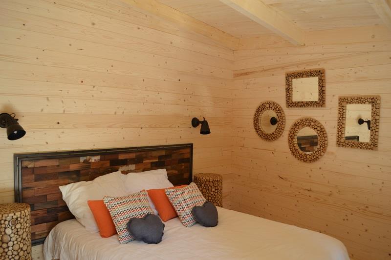 Lodge Evasion : une cabane immersive en Poitou-Charentes à Magné — chambre