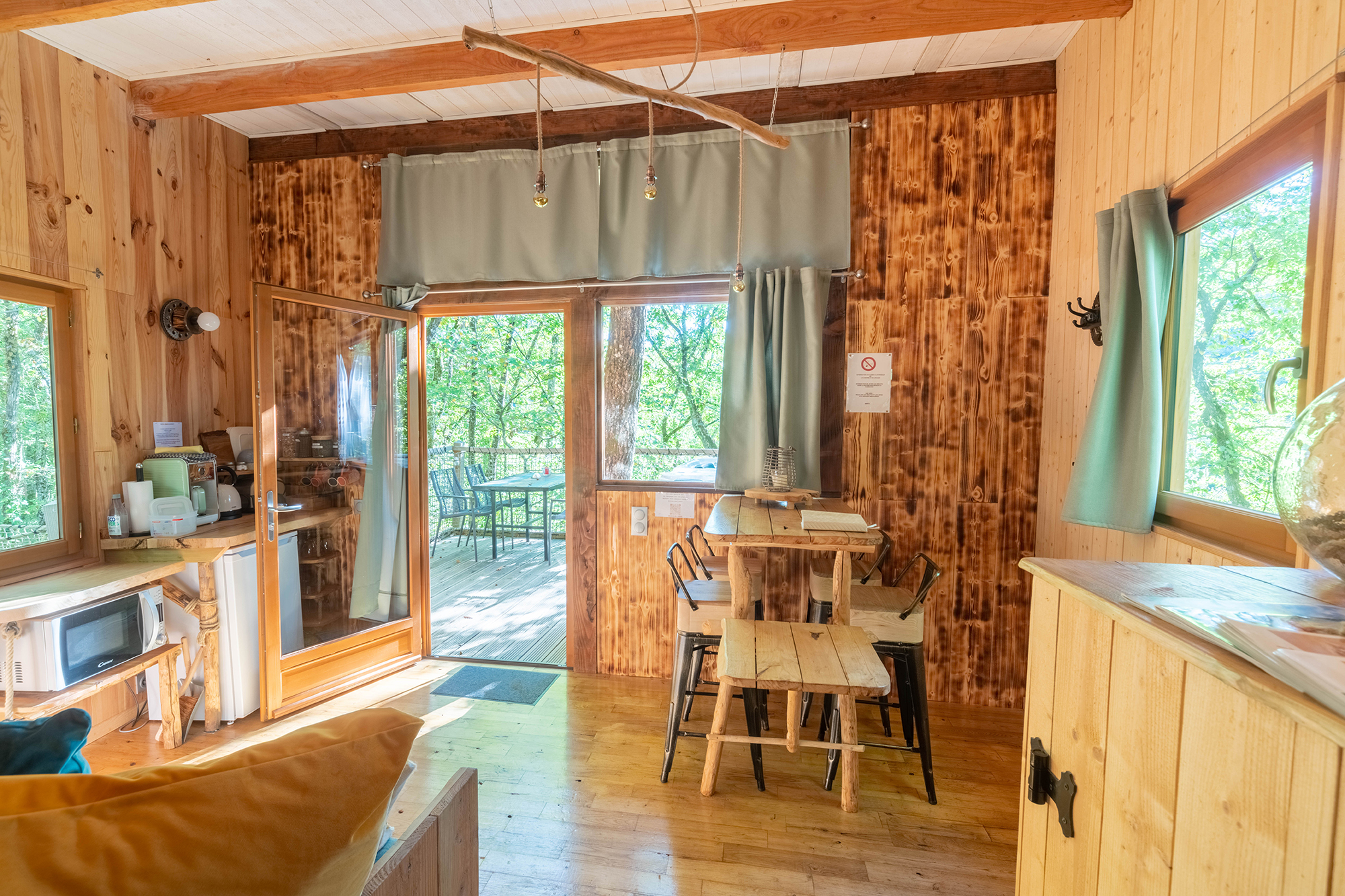Cabane avec spa "Carrelet" — Nuit perchée à Lot à Lamothe-Fénelon — vue depuis la terrasse