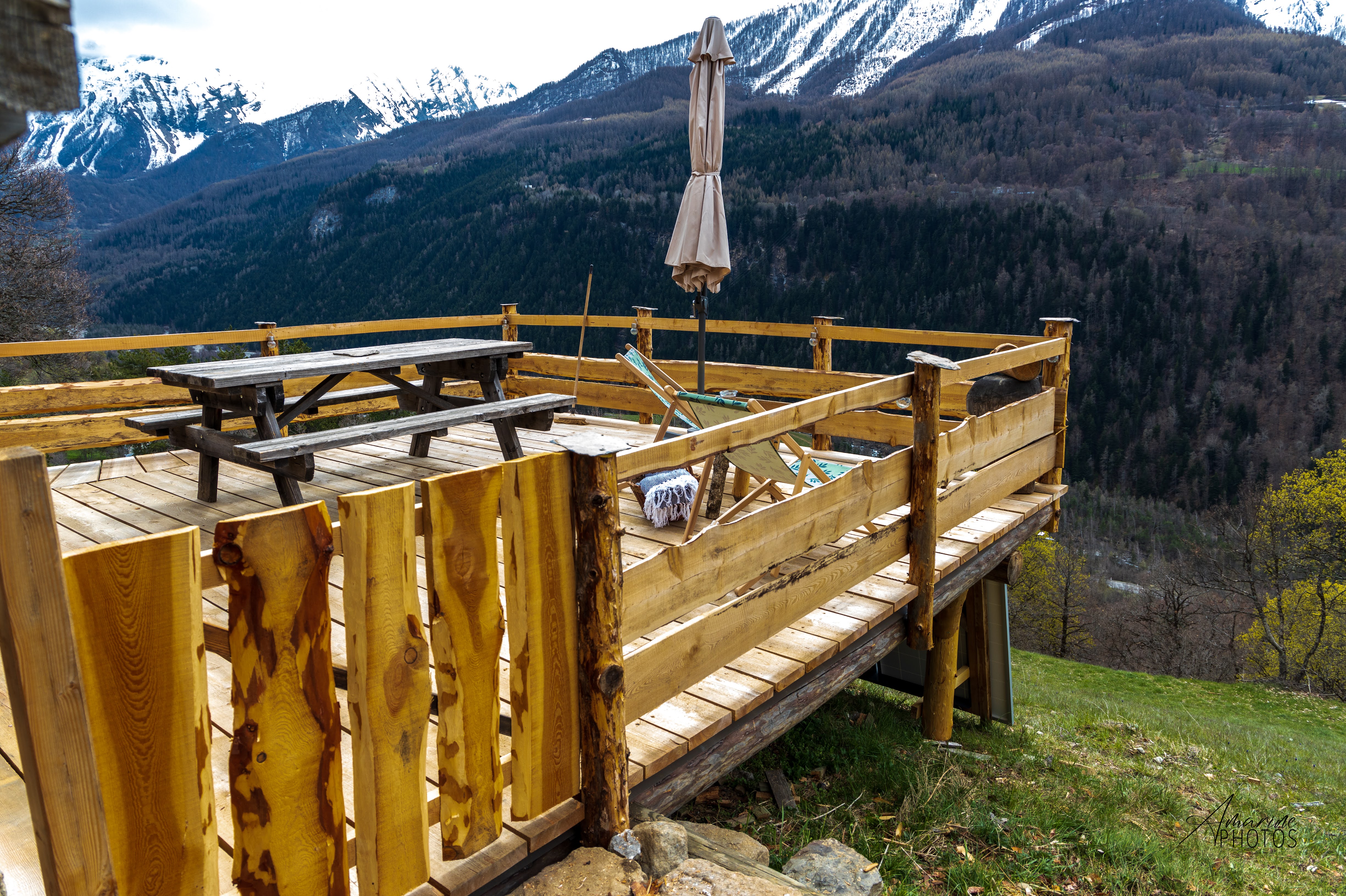 Chalet des Babous : un refuge romantique en pleine nature à Orcières — espace de vie