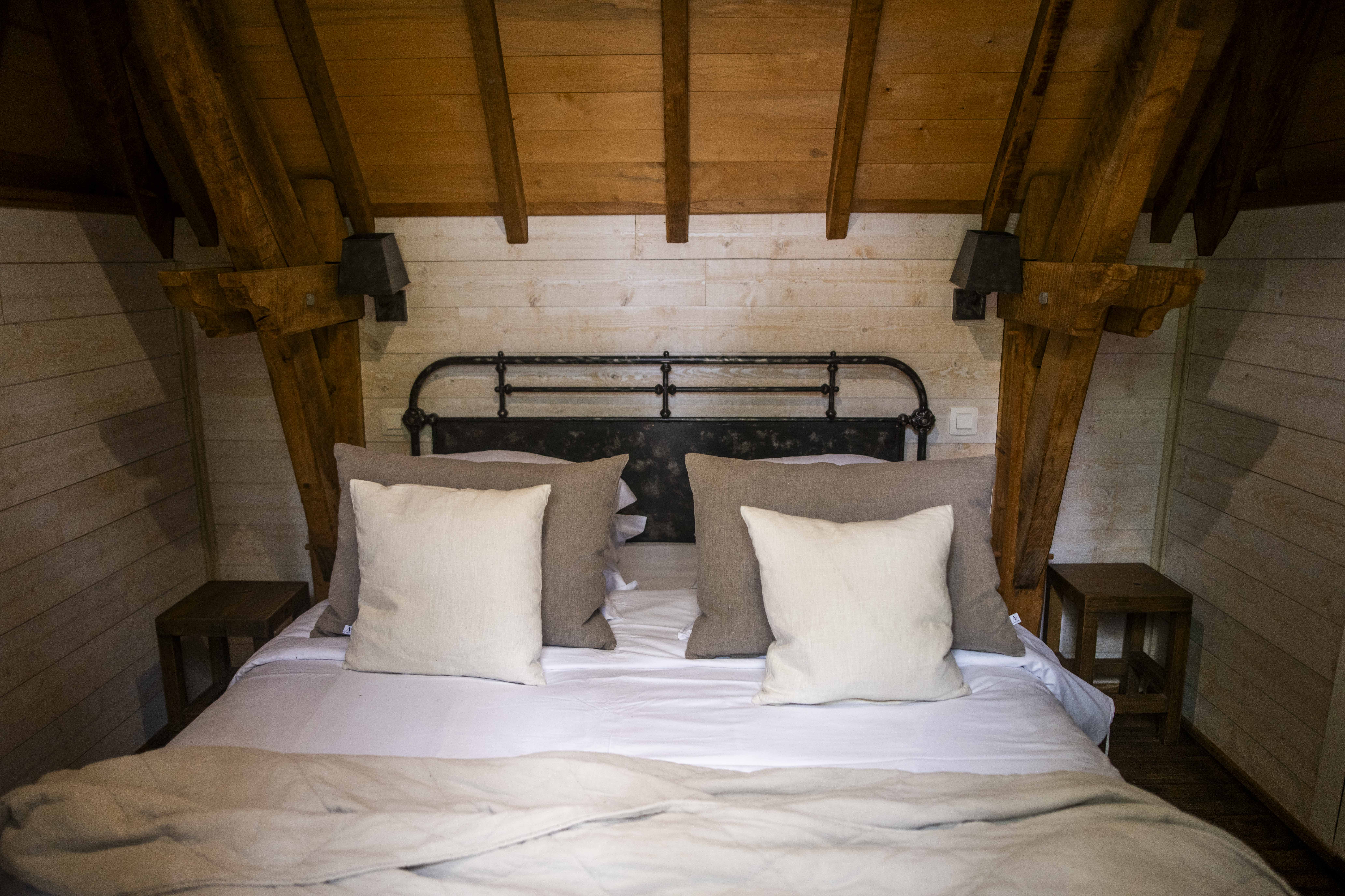 Cabane Château Hautefort & Spa : une expérience immersive en Aquitaine à Beaumontois En Perigord — environnement naturel