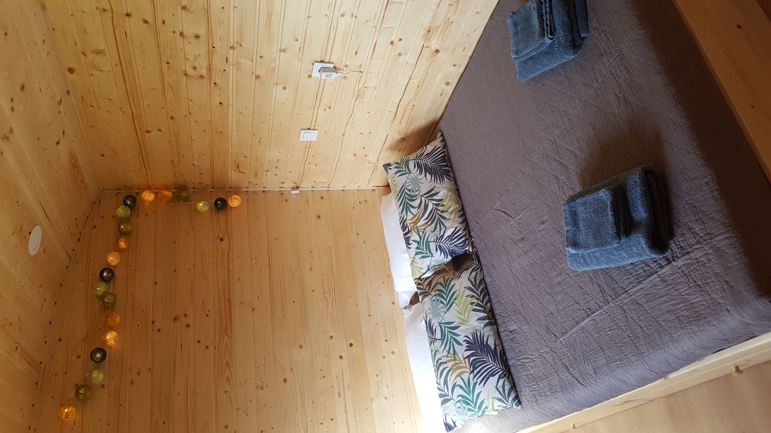 Roulotte Pouypardin — Nuit insolite avec spa à Gers à Riguepeu — espace de vie