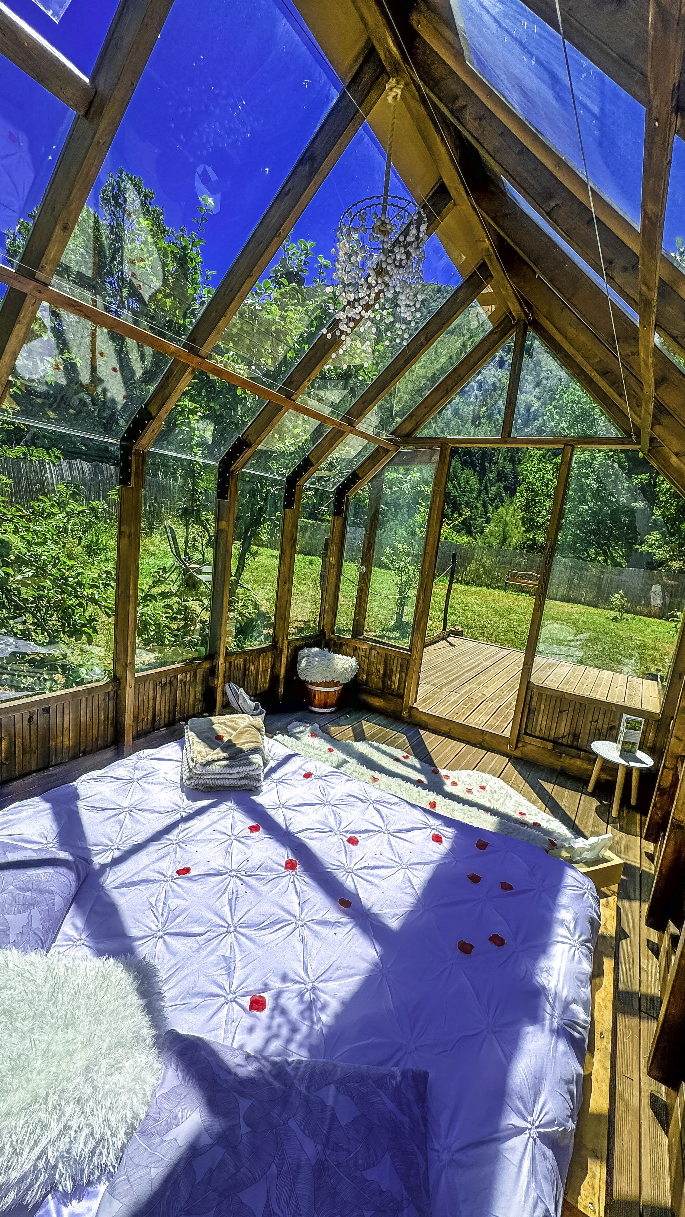 Chalet en verre sous une pluie d’étoiles : une expérience unique en Provence à Lantosque — cuisine