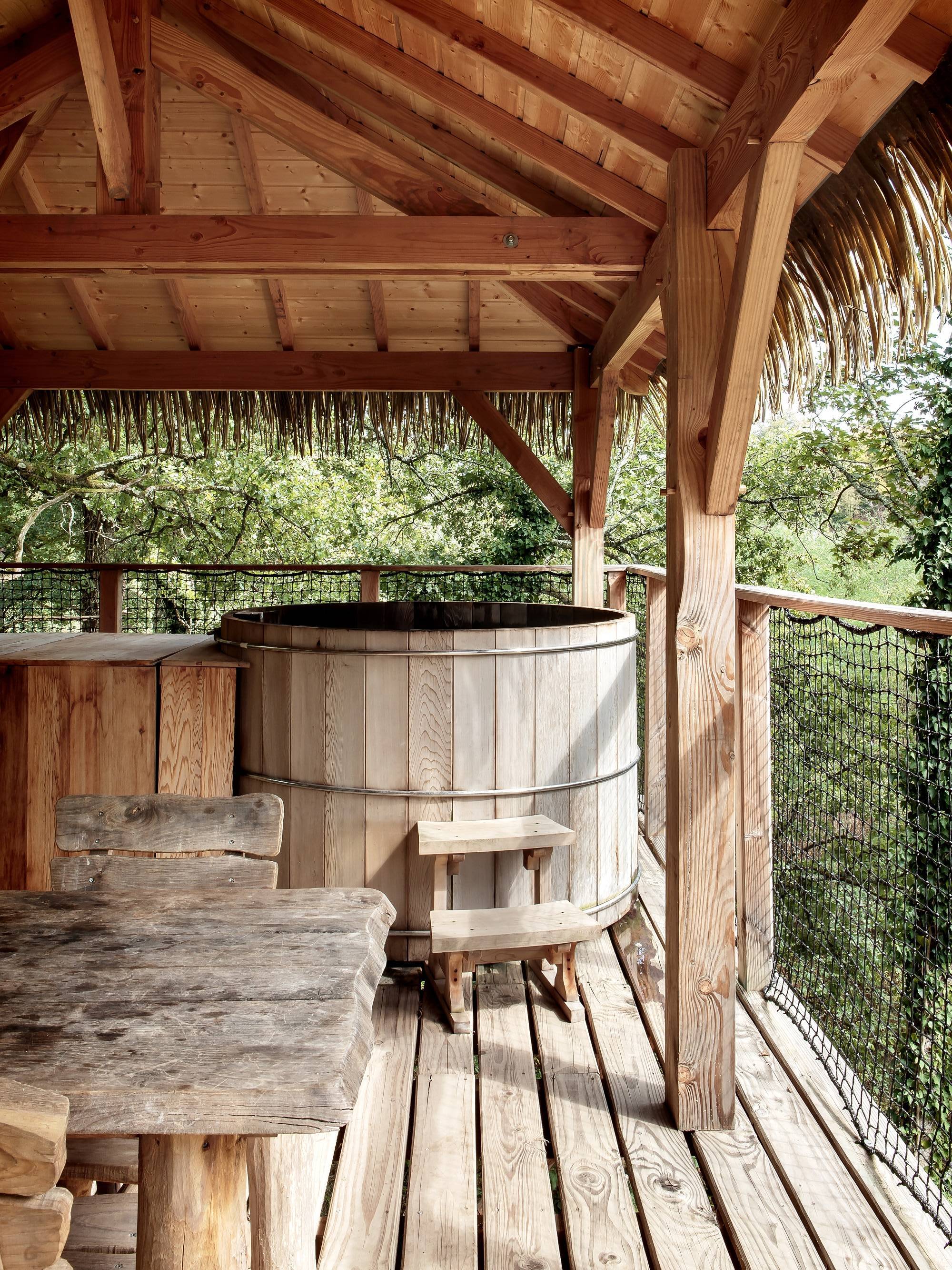 Cabane Spa Rêveuse : une évasion enchantée dans les arbres à Chassey-Lès-Montbozon — espace de vie