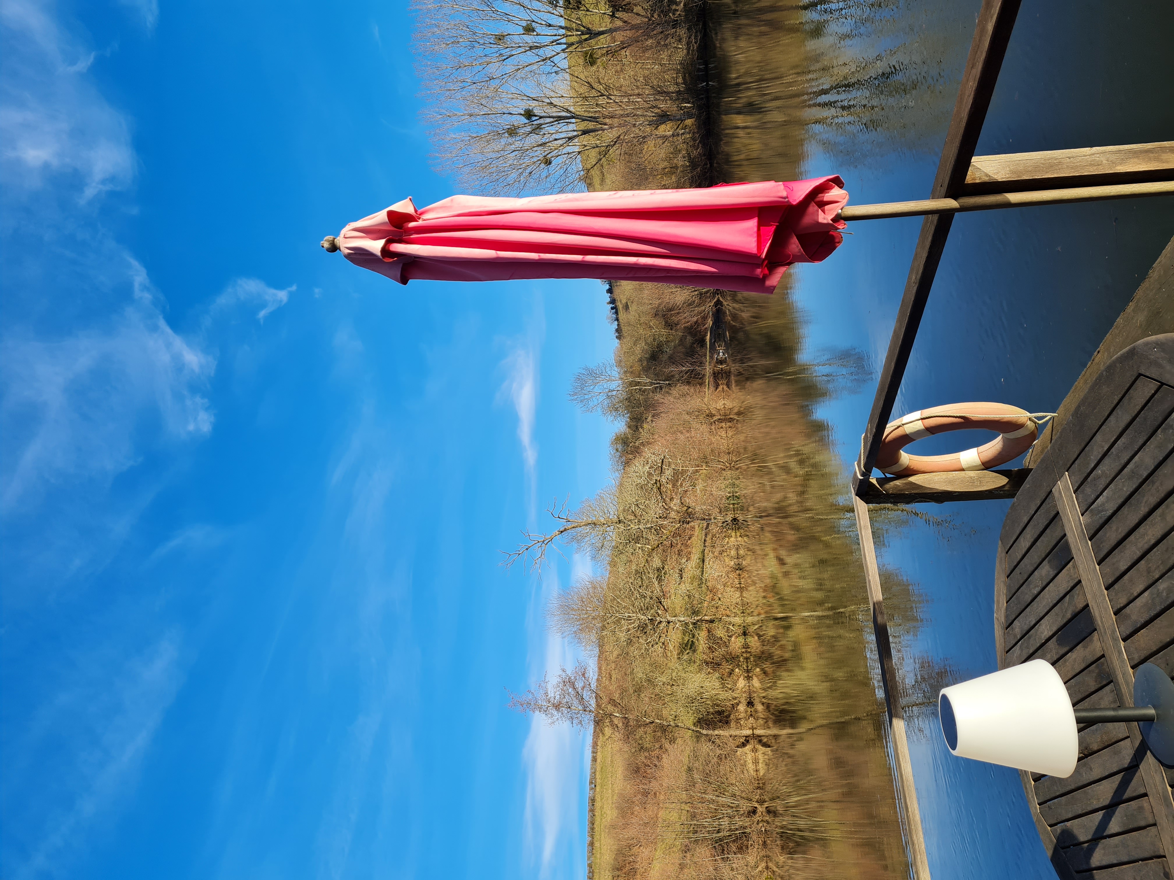 Cabane du Paraclet : une évasion sur l'eau en Bourgogne à Saint-Didier-Sur-Arroux — cuisine