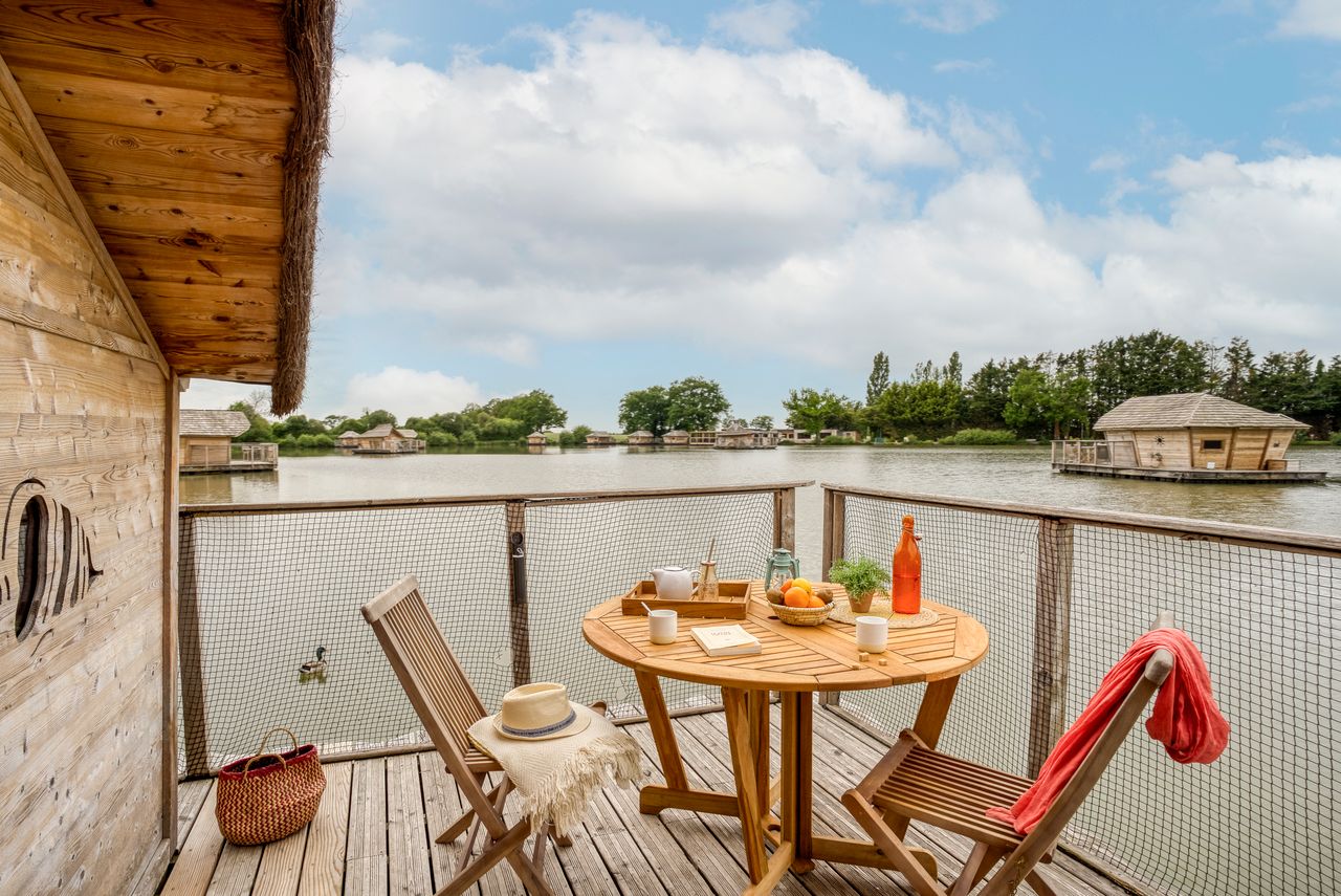 Cabane Duo flottante Bora : une évasion sur l'eau en Poitou-Charentes à Pressac — vue intérieure