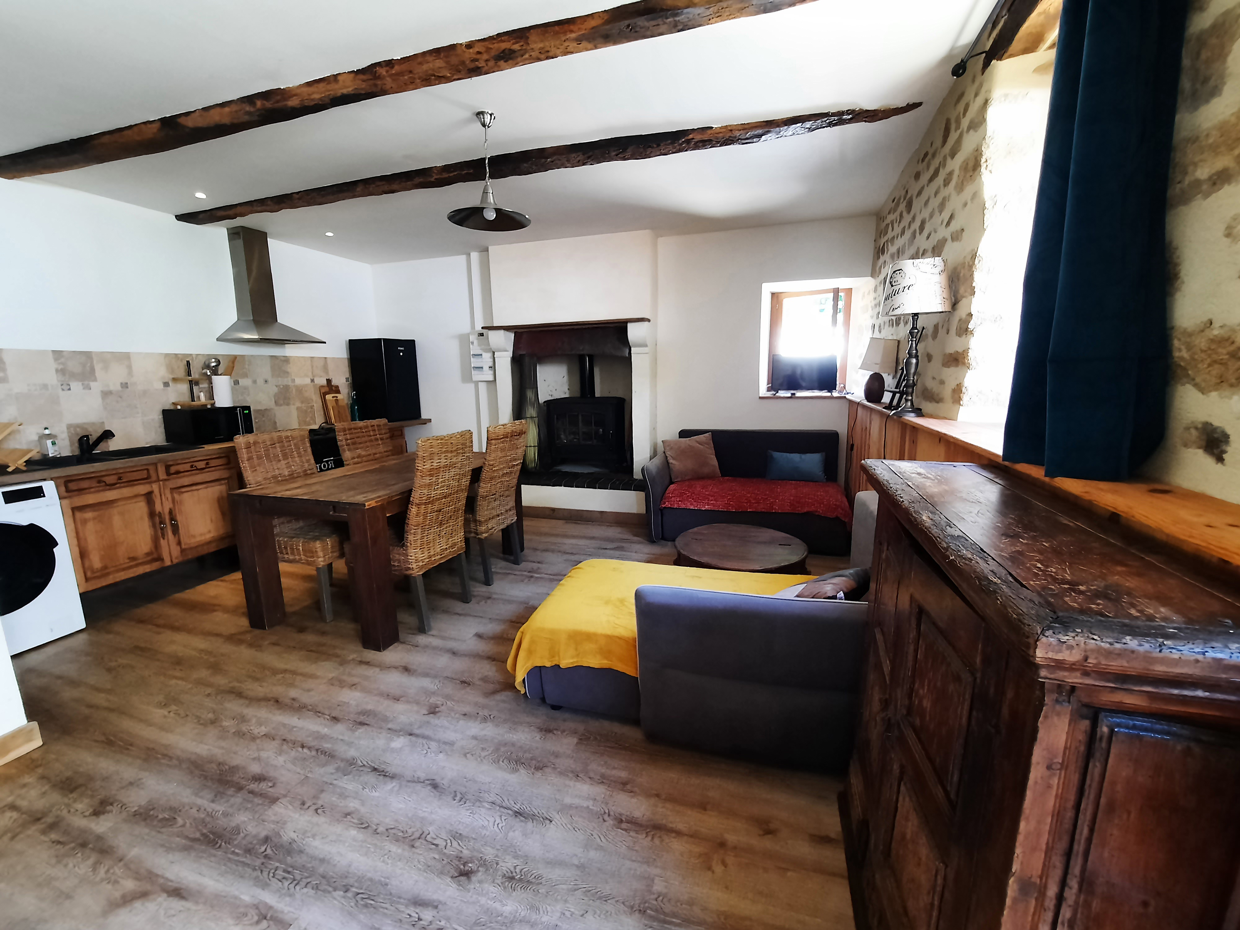 Cabane Tipi & studio — Séjour avec spa à Saint-Michel-des-Loups à Jullouville — vue depuis la terrasse