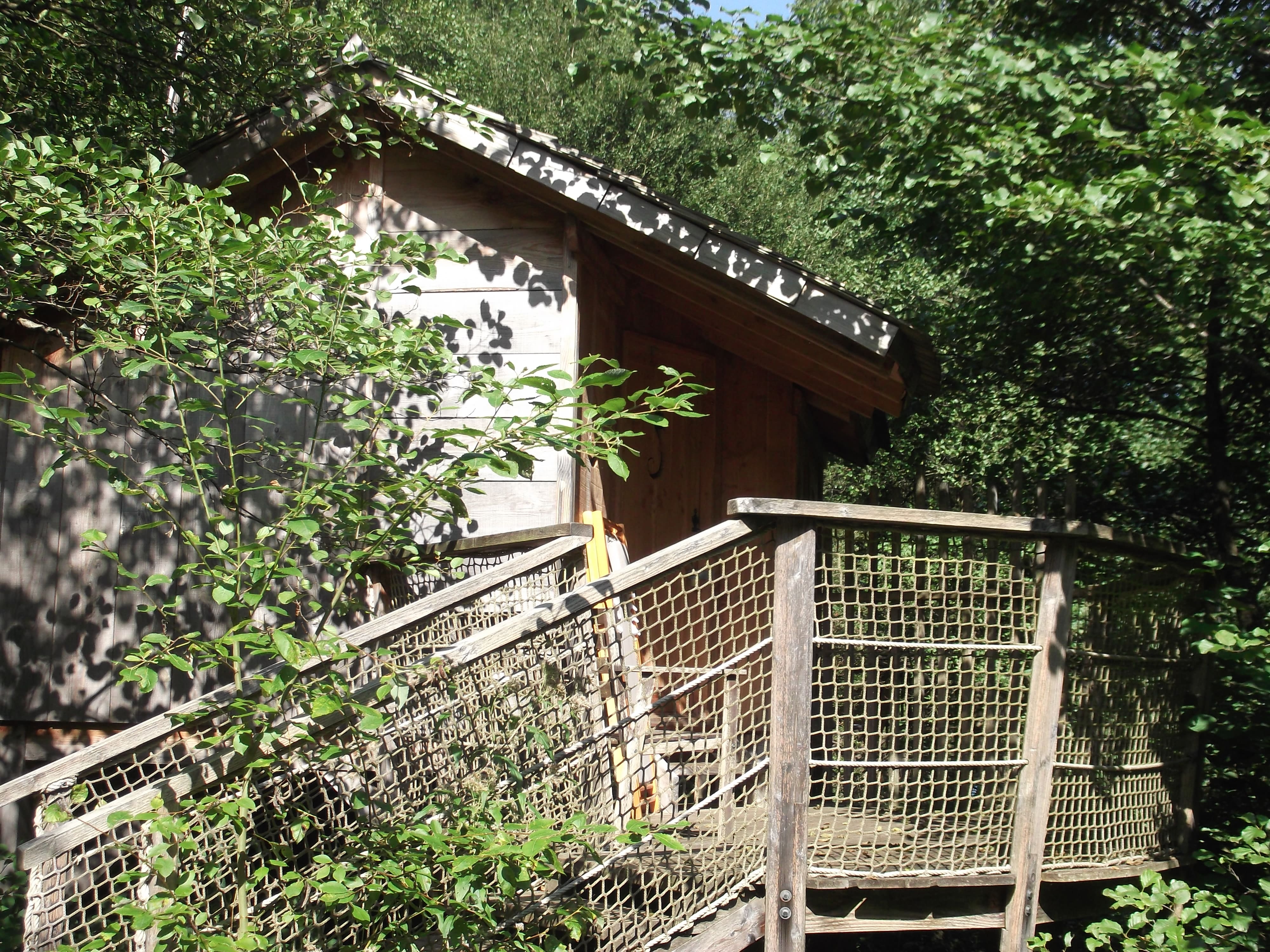 La cabane l'Ile aux Pêcheurs : une échappée en hauteur à Grandfontaine — chambre