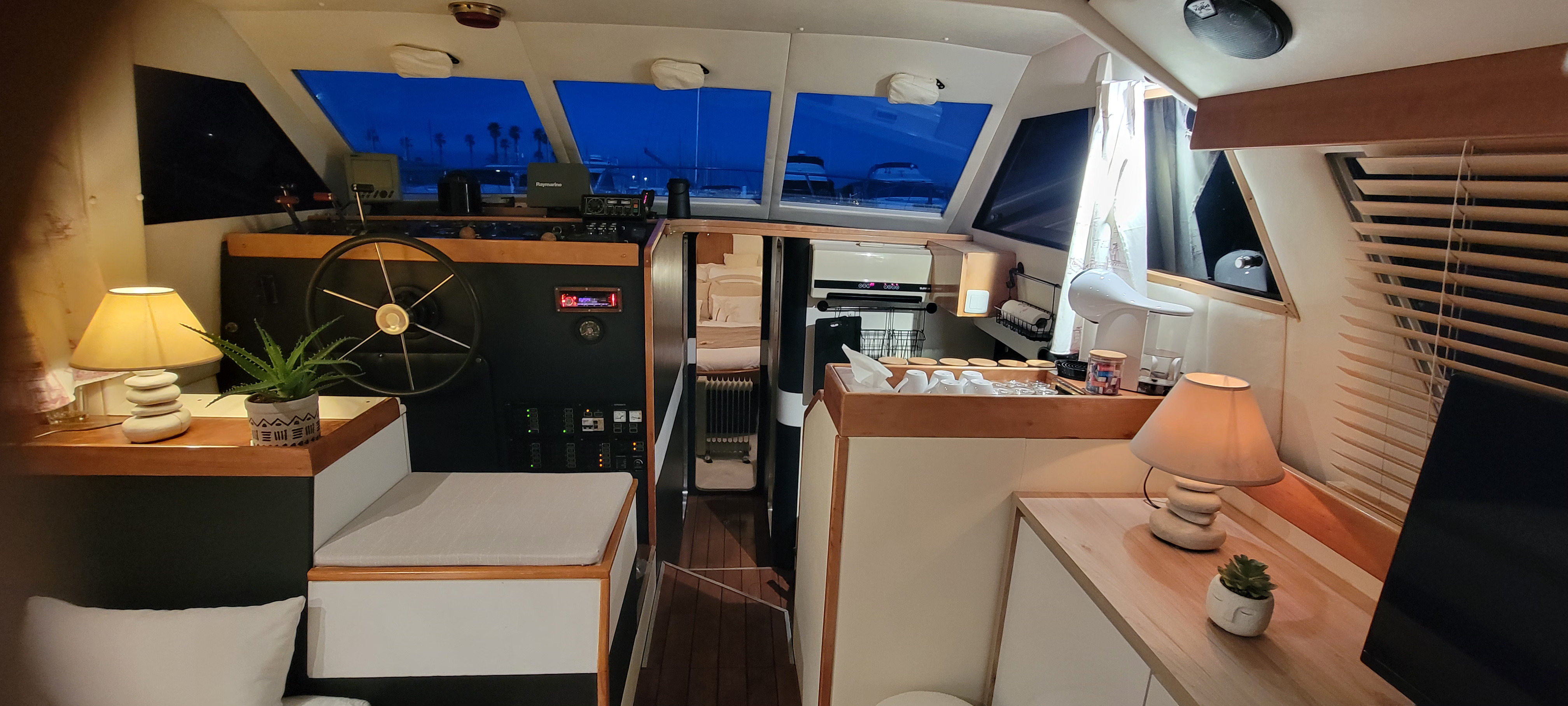 BATEAU de STANDING tout confort — Péniche avec spa à Pyrénées-Orientales à Le Barcarès — cuisine