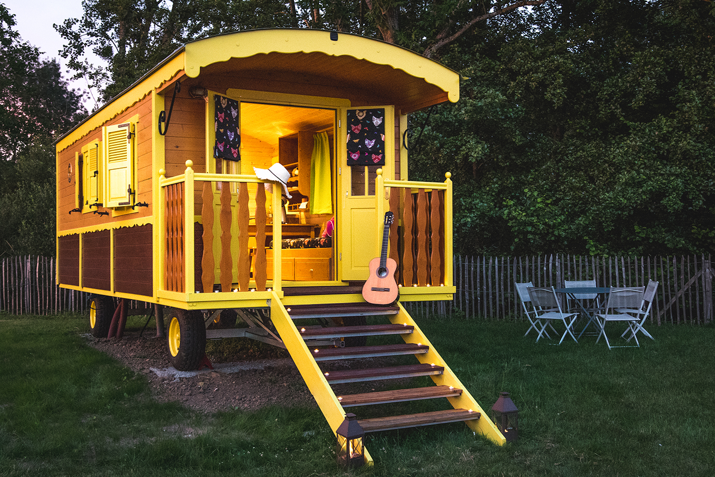 Roulotte Gipsy : une évasion enchantée en Centre-Val de Loire à Angé — espace de vie