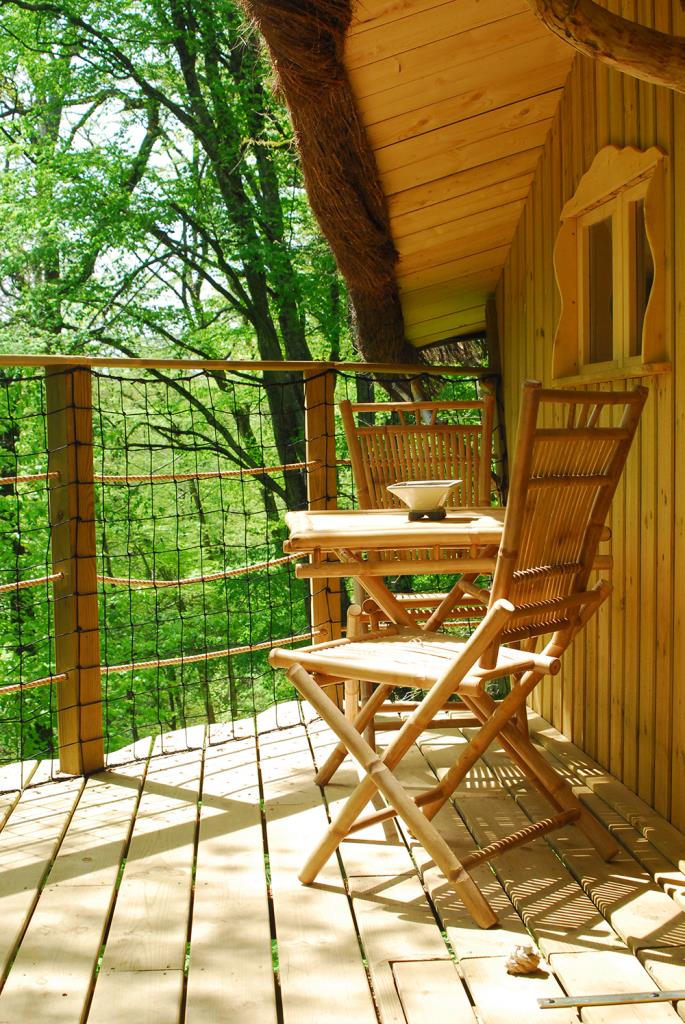 Cabane de la Canopée : une expérience suspendue dans les arbres — Cabane à Magné