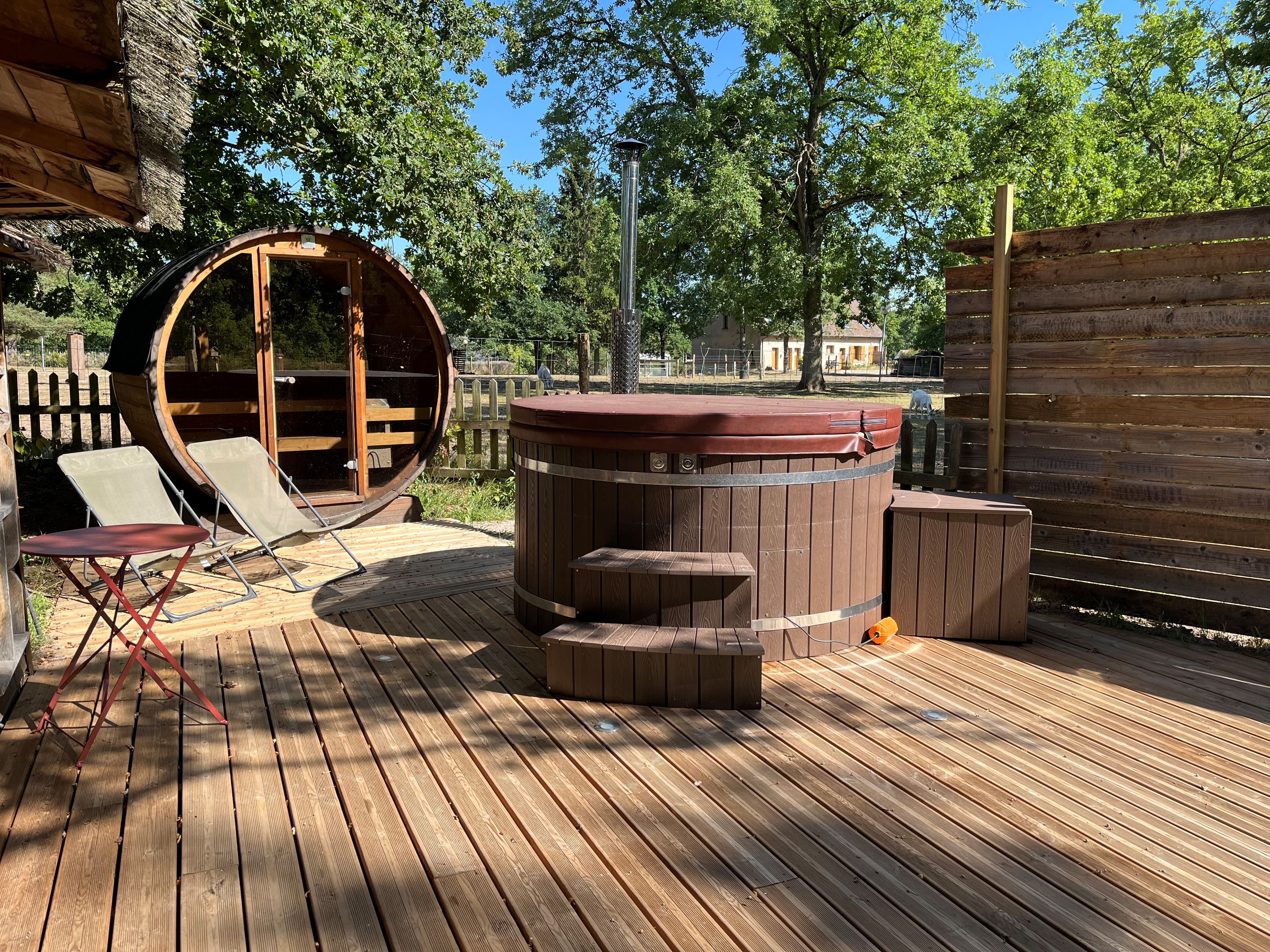 Une cabane SPA & SAUNA au cœur de la Picardie à Fere En Tardenois — espace de vie