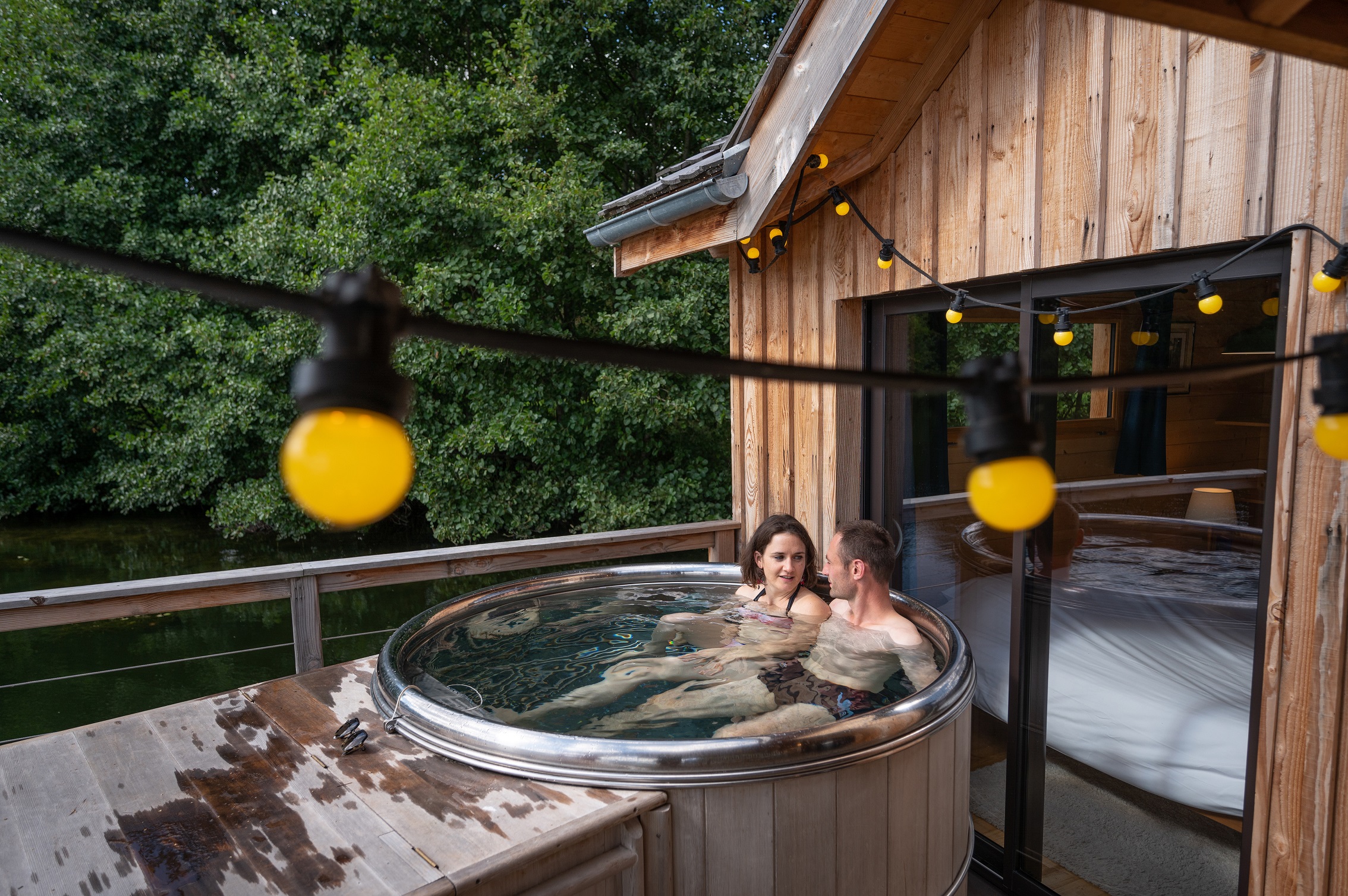 Cabane sur l'eau avec bain nordique — Escapade insolite à Somme à Beauchamps — chambre
