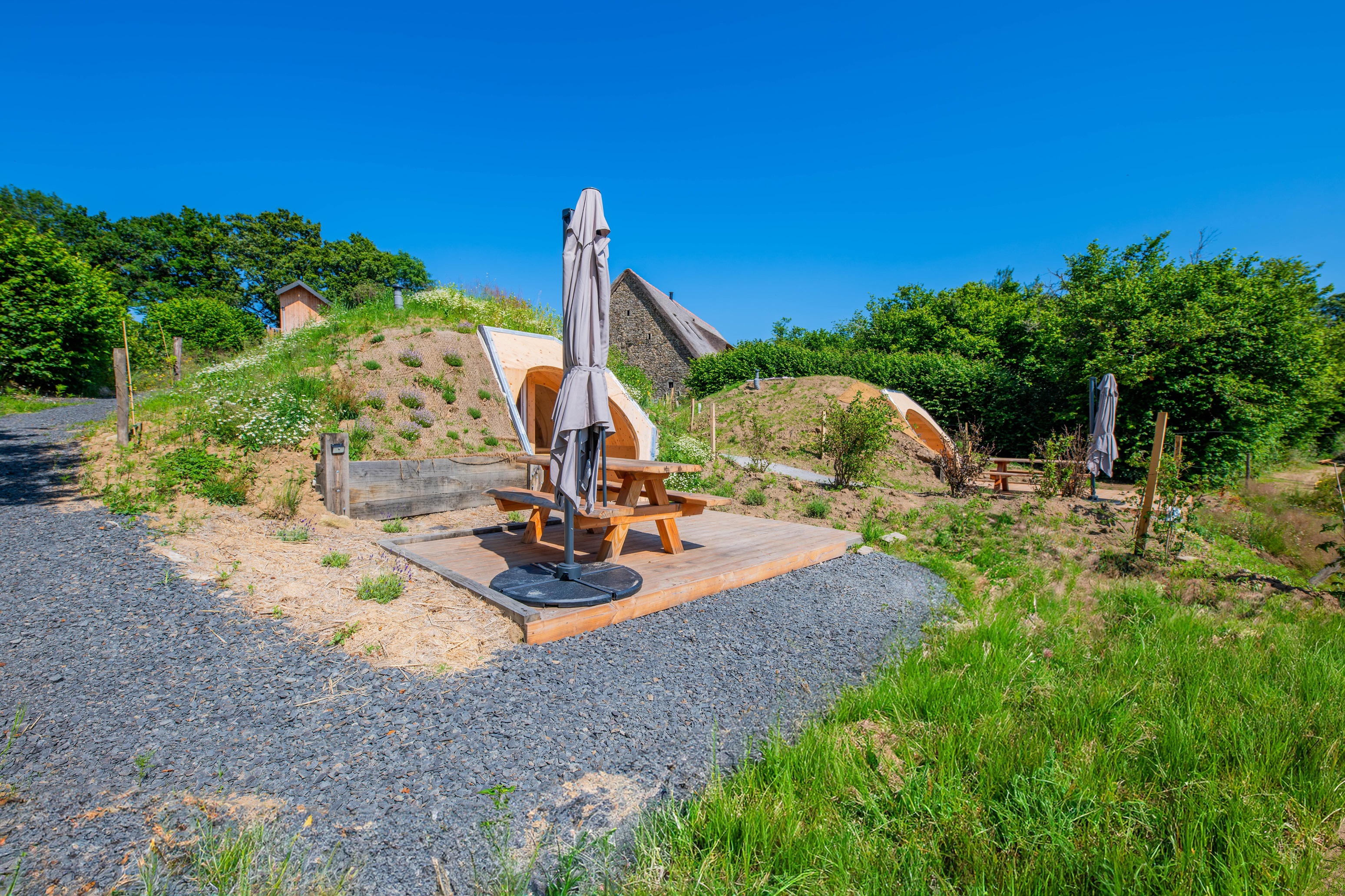 Nid merisier : une cabane végétalisée au cœur du Limousin à Neuvic — vue depuis la terrasse