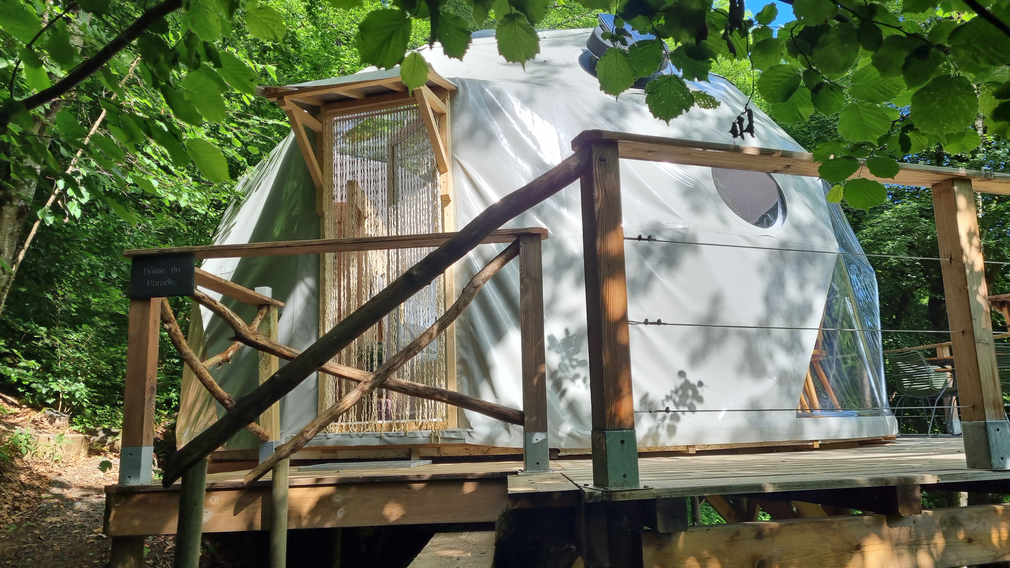 Dôme du Paradis — Nuit étoilée en Dôme avec spa en Haute-Savoie à Le Biot — environnement naturel