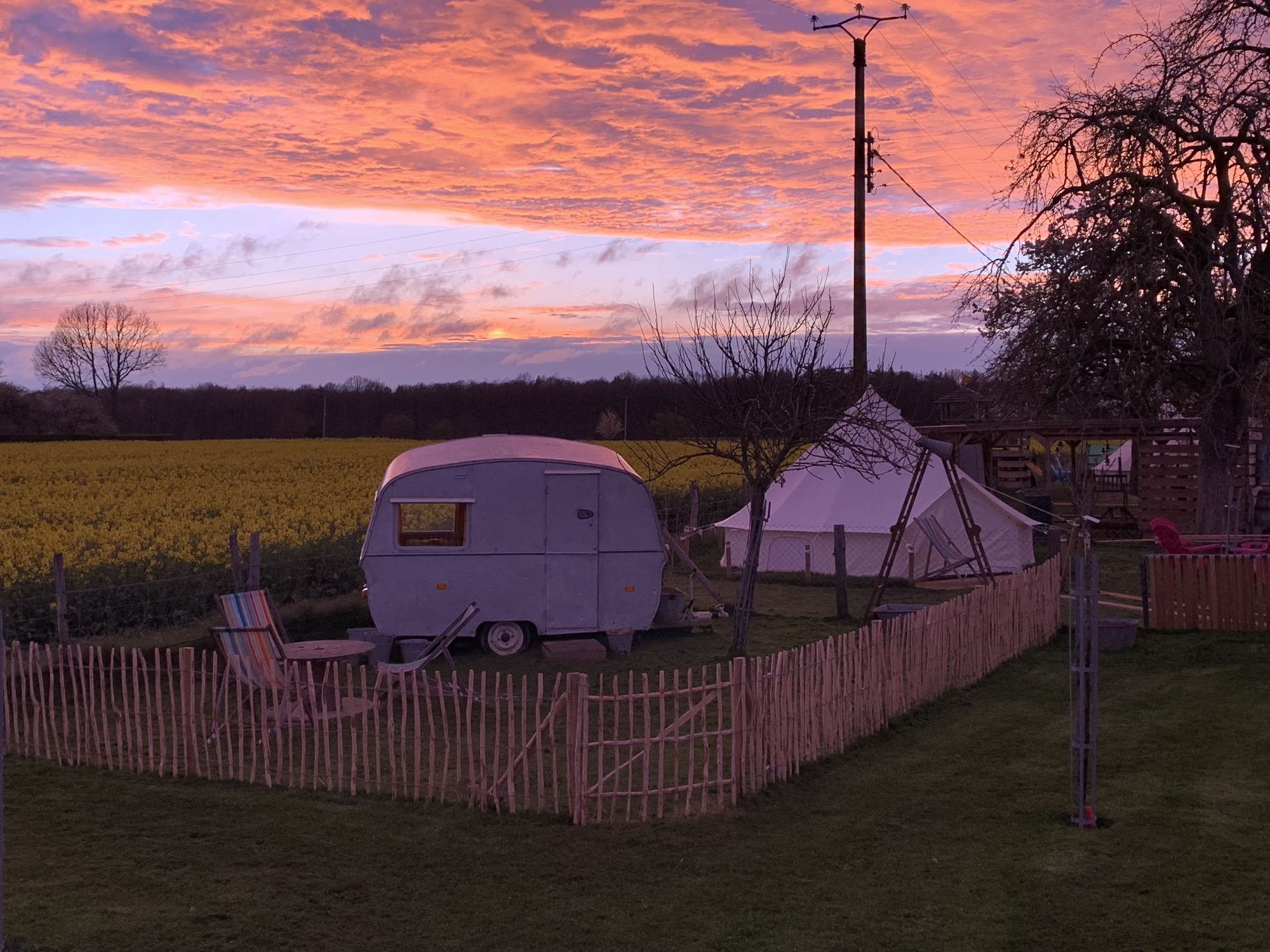 Tente Sibley T4 — Séjour nature avec spa à Eure-et-Loir à Chartres — vue depuis la terrasse