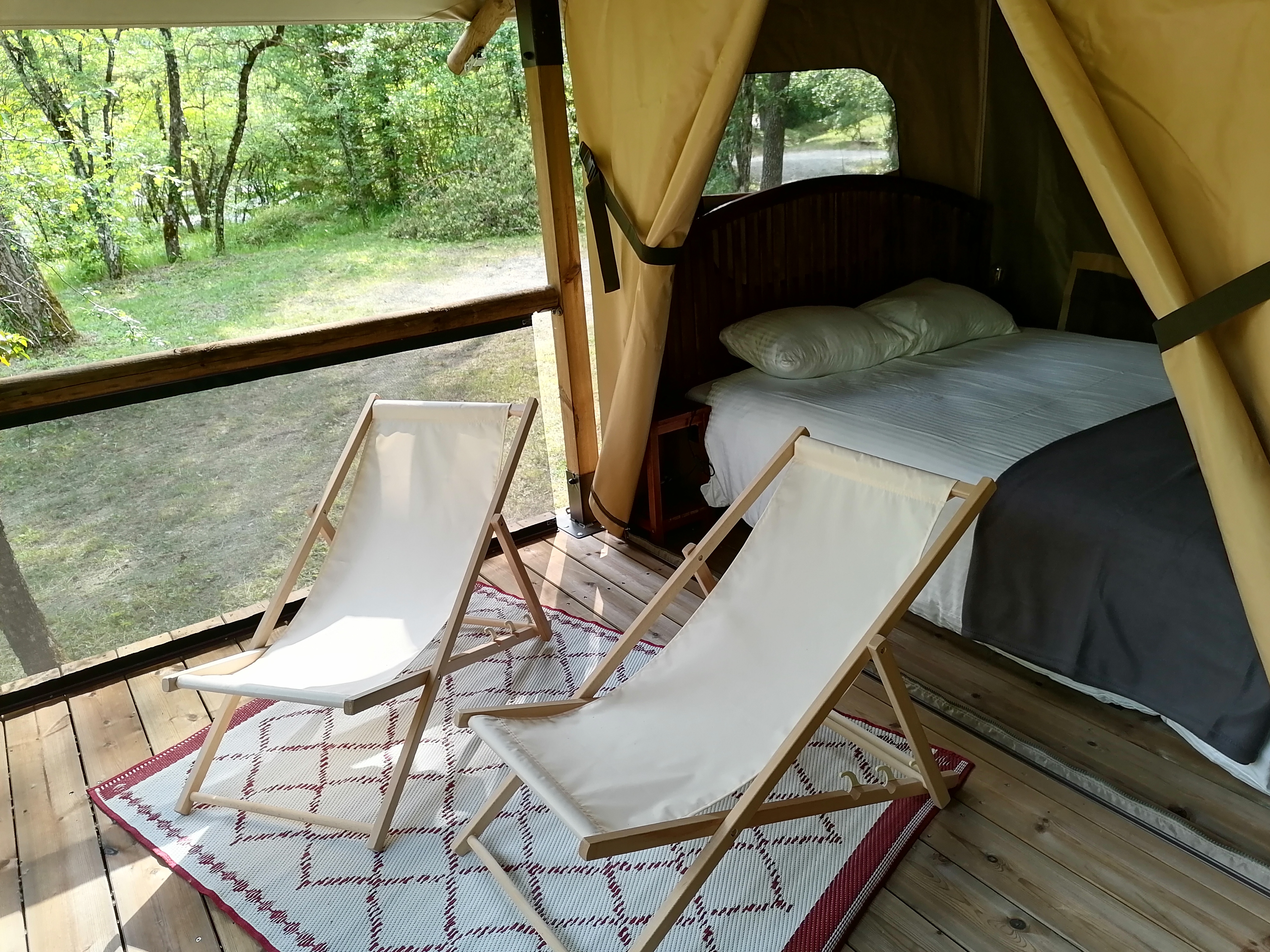 Tente lodge 5 personnes : une expérience immersive en pleine nature à La Motte-Chalancon — espace de vie