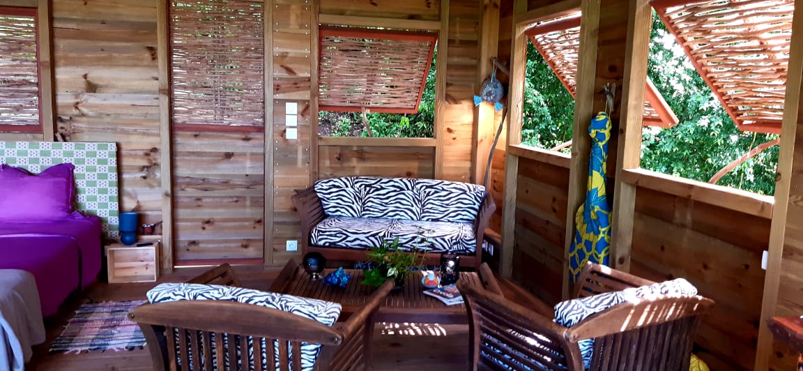 Ti Kabane Kaz Zion — Cabane dans les arbres avec vue mer en Guadeloupe à Basse-Terre — cuisine
