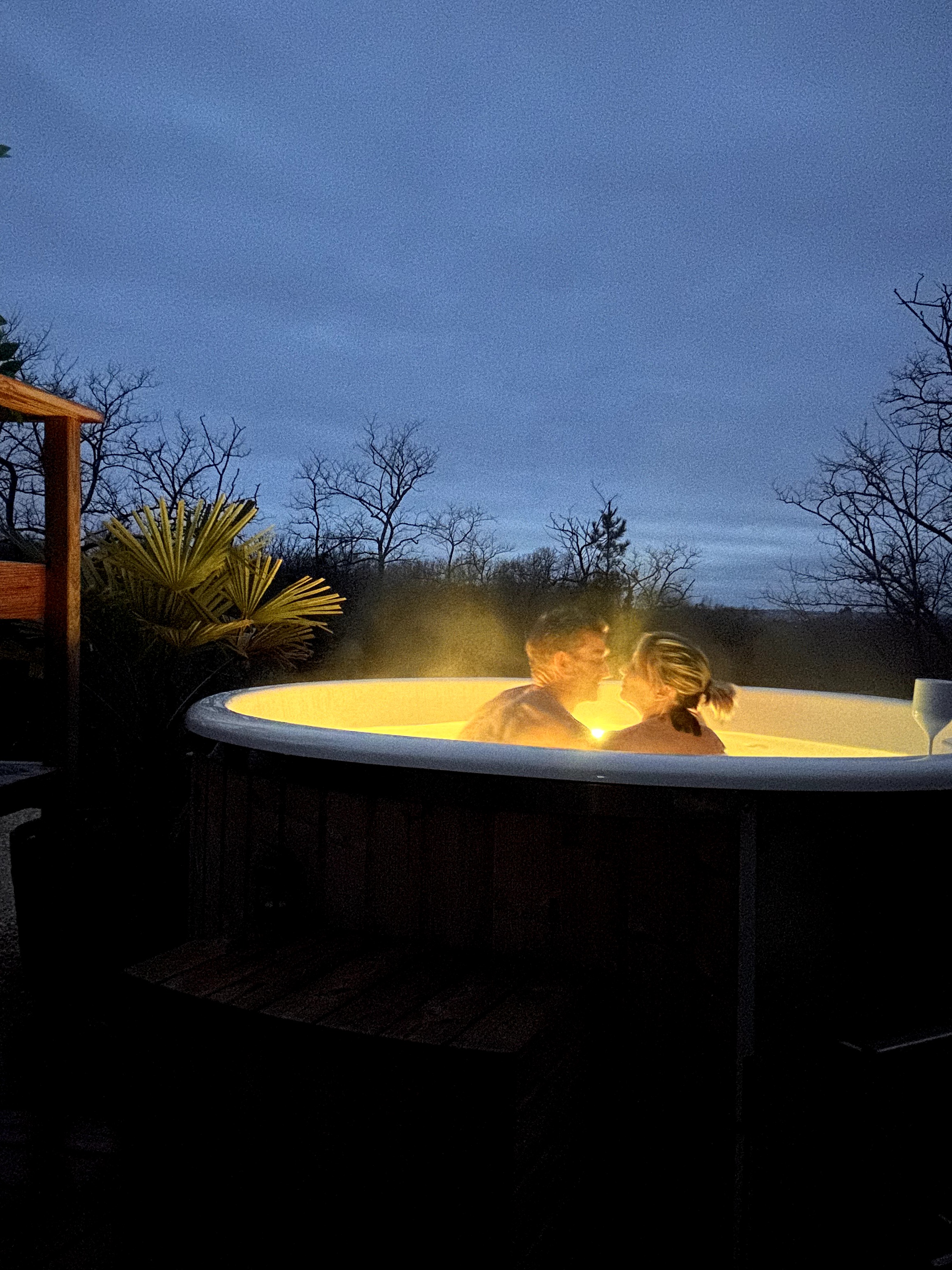 Tiny House Dolce Vita & Spa — Évasion romantique à Tarn-et-Garonne à Montauban — espace de vie