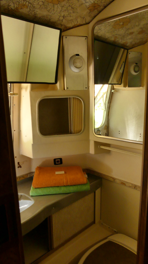 SUMMER SUITE 1985 — Caravane avec spa à BelRepayre en Ariège à BelRepayre — environnement naturel