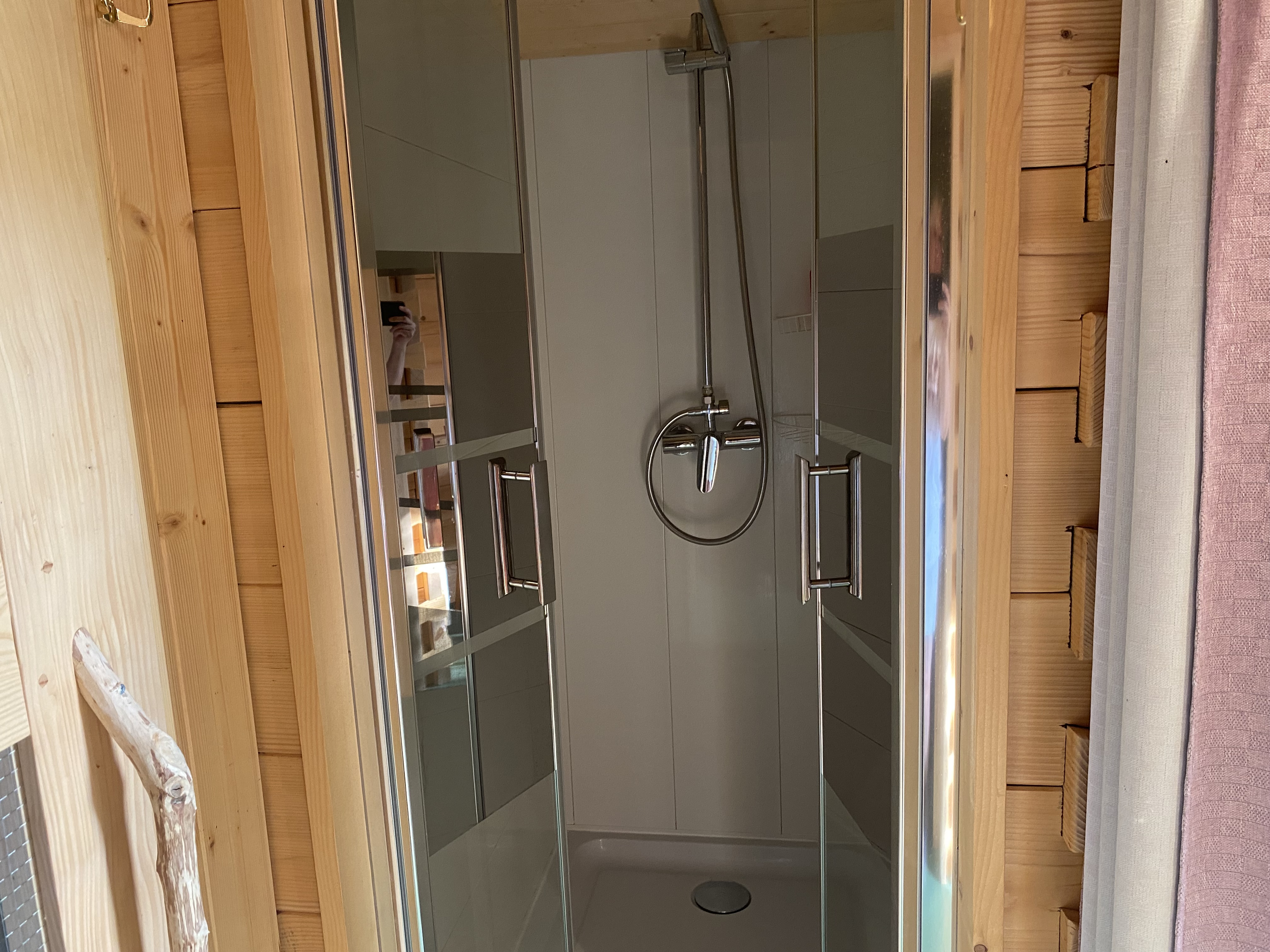 Tiny house 3-4 places — Séjour paisible avec spa à Puy-de-Dôme à Issoire — vue depuis la terrasse
