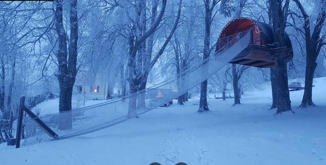 Cabane accès passerelle & Spa privatisable — Nuit perchée en Isère à Saint-Quentin-sur-Isère — vue depuis la terrasse
