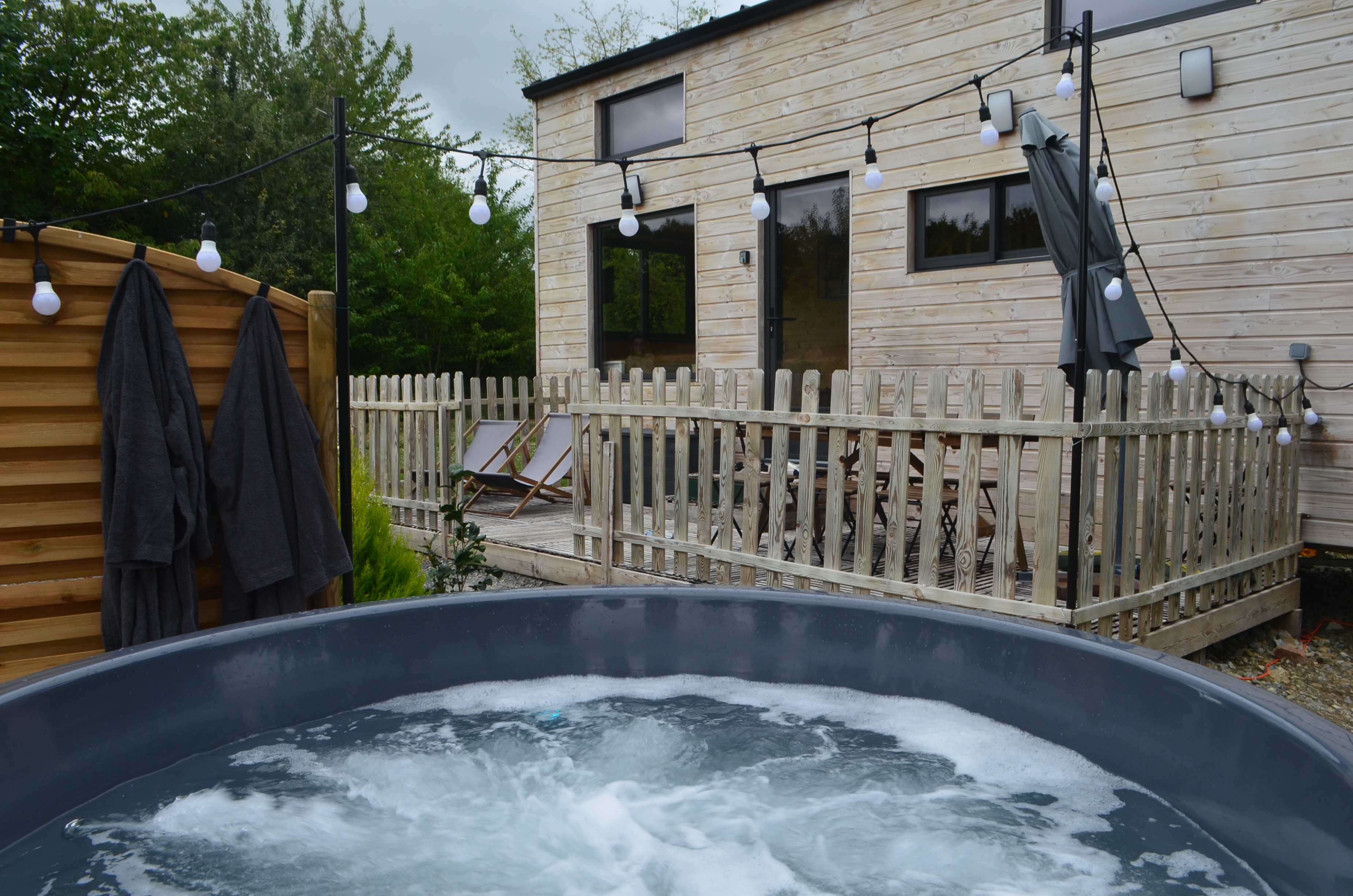 Tiny house moderne avec spa en Pays de la Loire à Gennes Longuefuye — cuisine