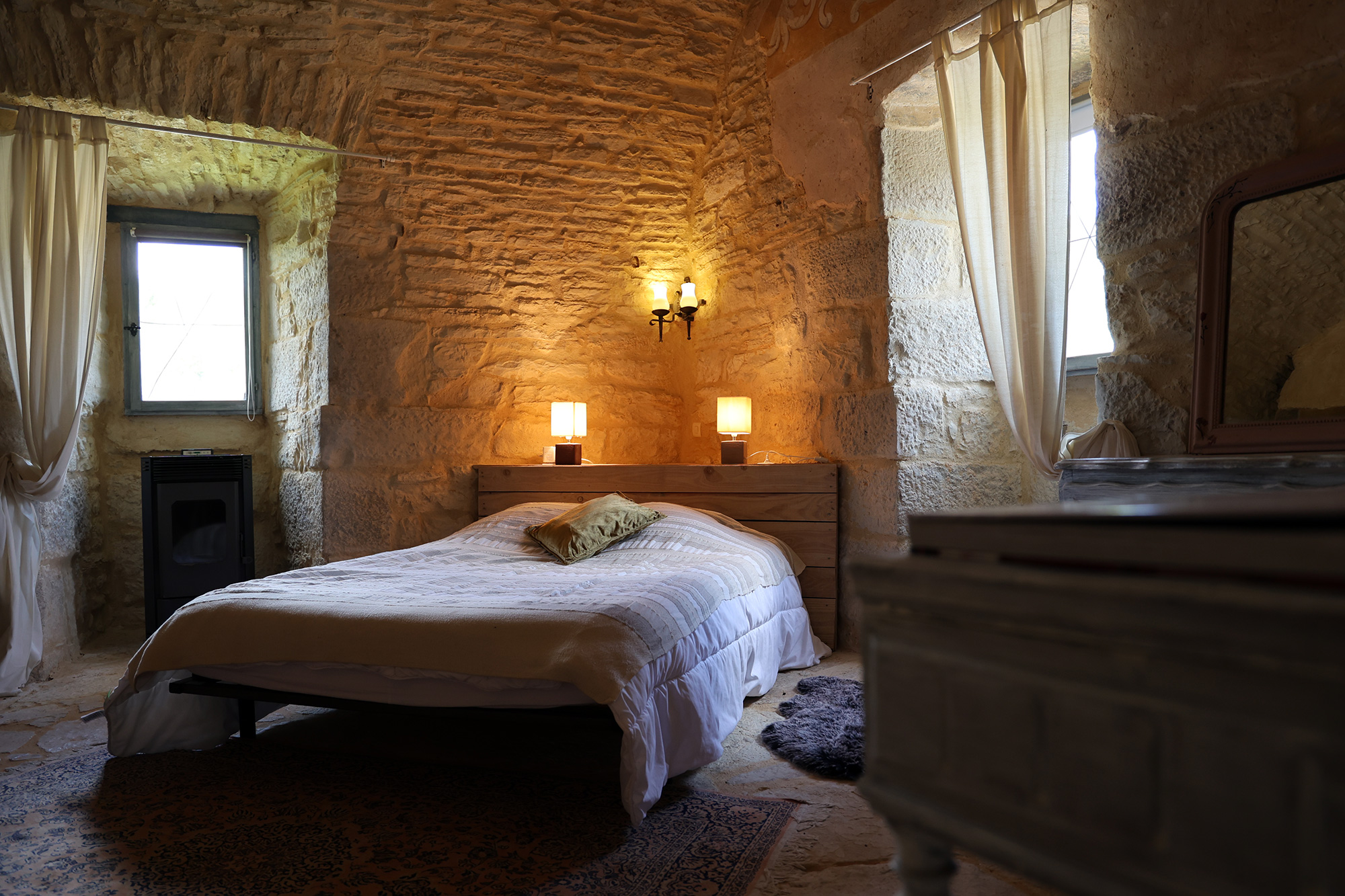 La Chambre de la Reine — Nuit élégante dans un Château à Saint Chamarand à Saint-Chamarand — vue intérieure