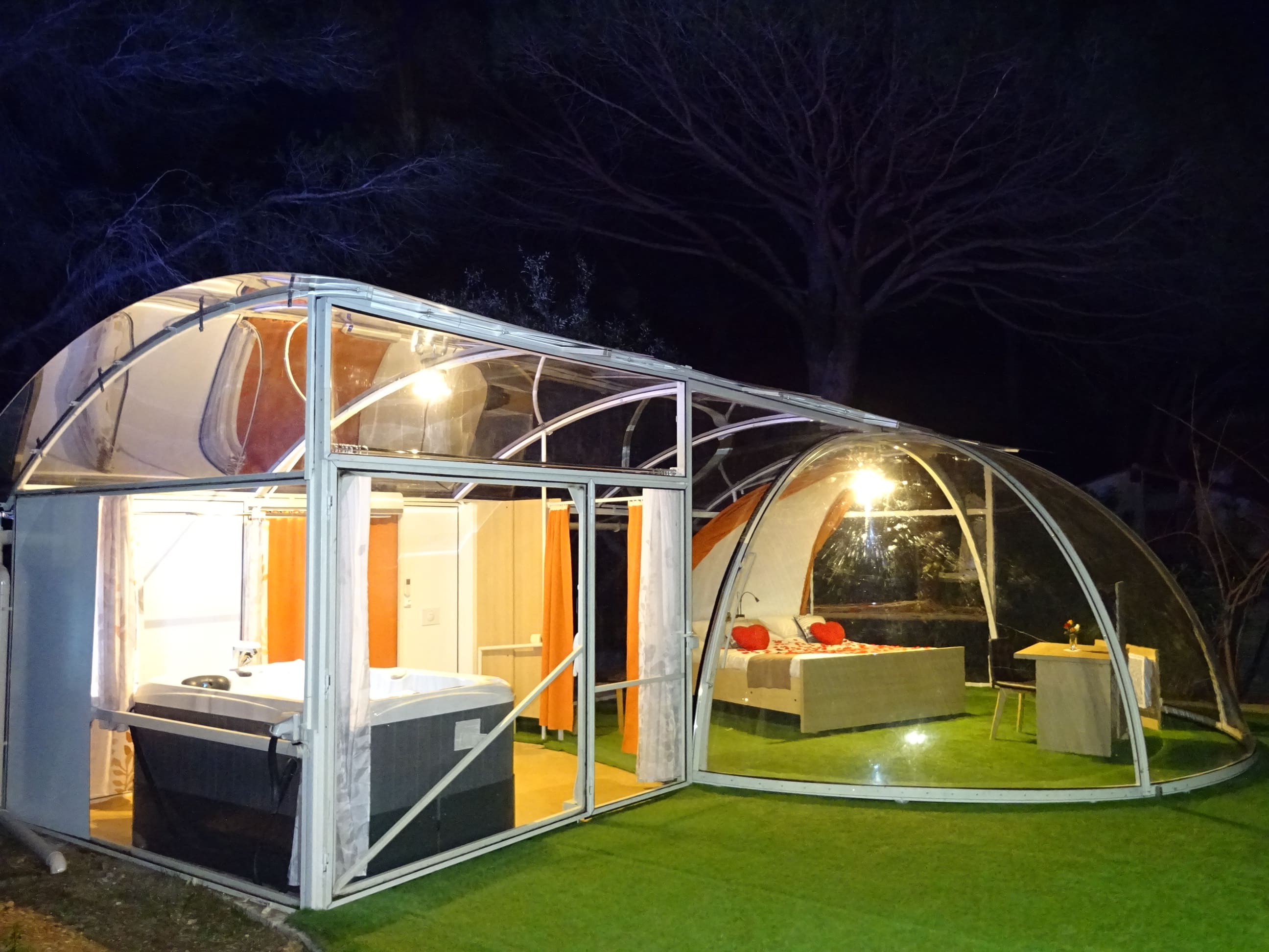 Bulle Spa sous les Pins — Nuit insolite avec spa à Var — Bulle à Cabasse