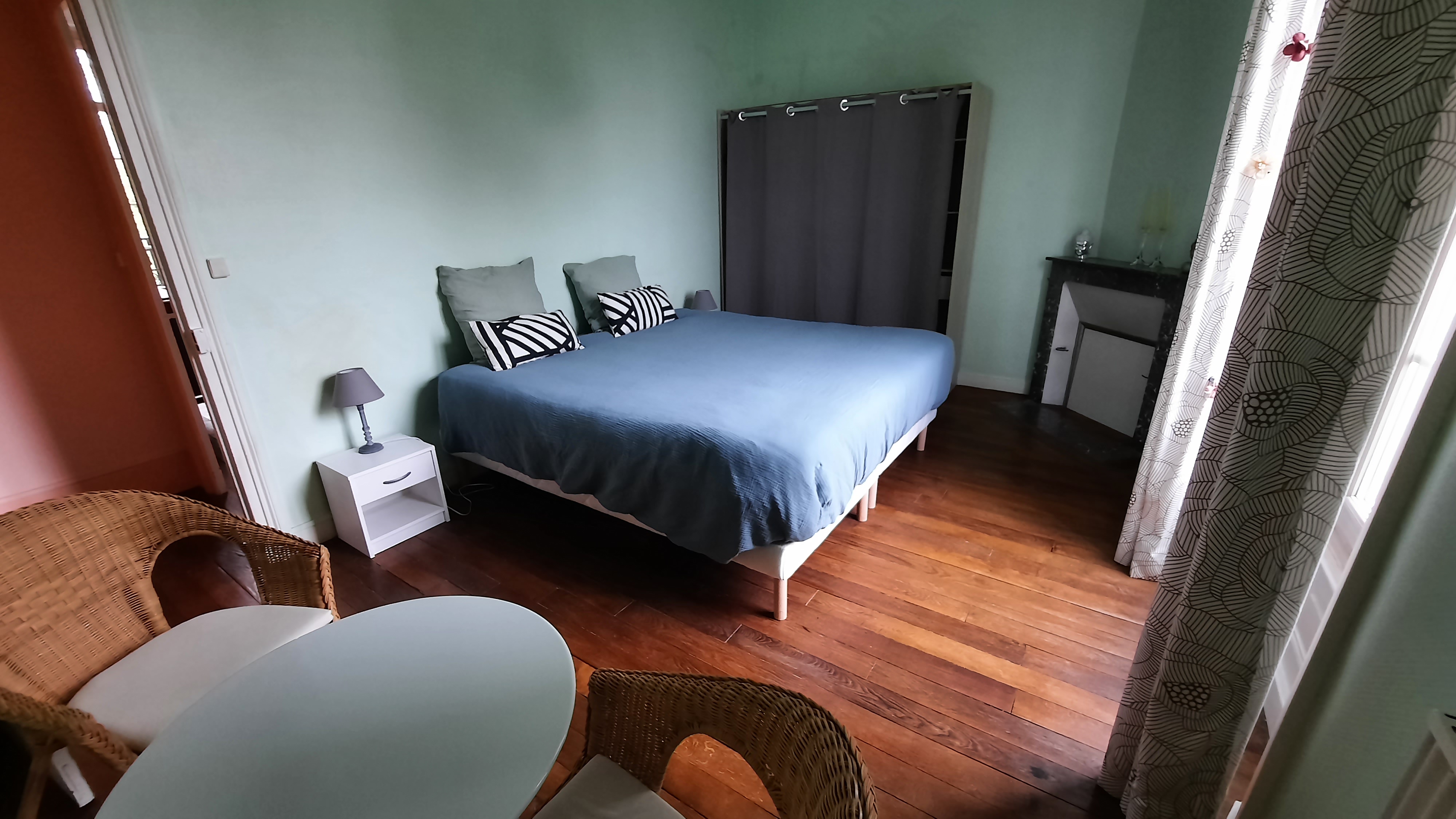 LA GARE DE CHAMBRETAUD — Maison insolite avec spa à Chambretaud à Chambretaud — salle de bain
